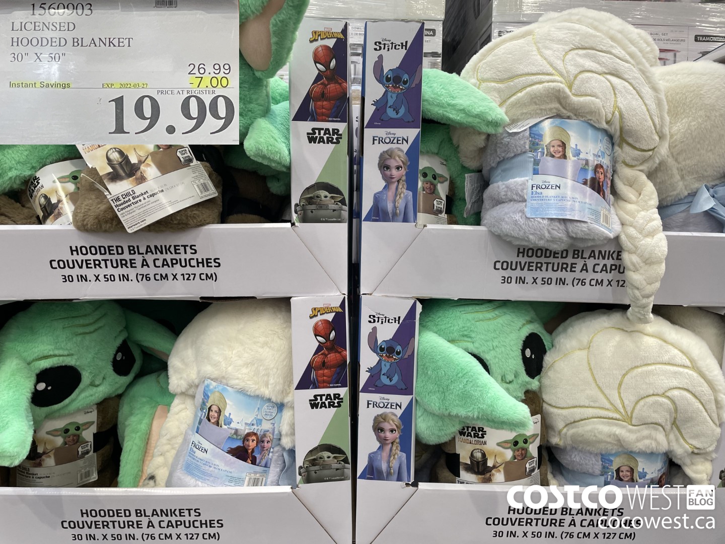 1560903 LICENSED HOODED BLANKET 30