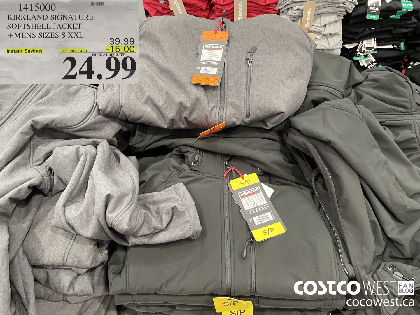 1415000 KIRKLAND SIGNATURE SOFTSHELL JACKET MENS SIZES S-XXL  ($15.00 INSTANT SAVINGS EXPIRES ON 2022-04-10) $24.99