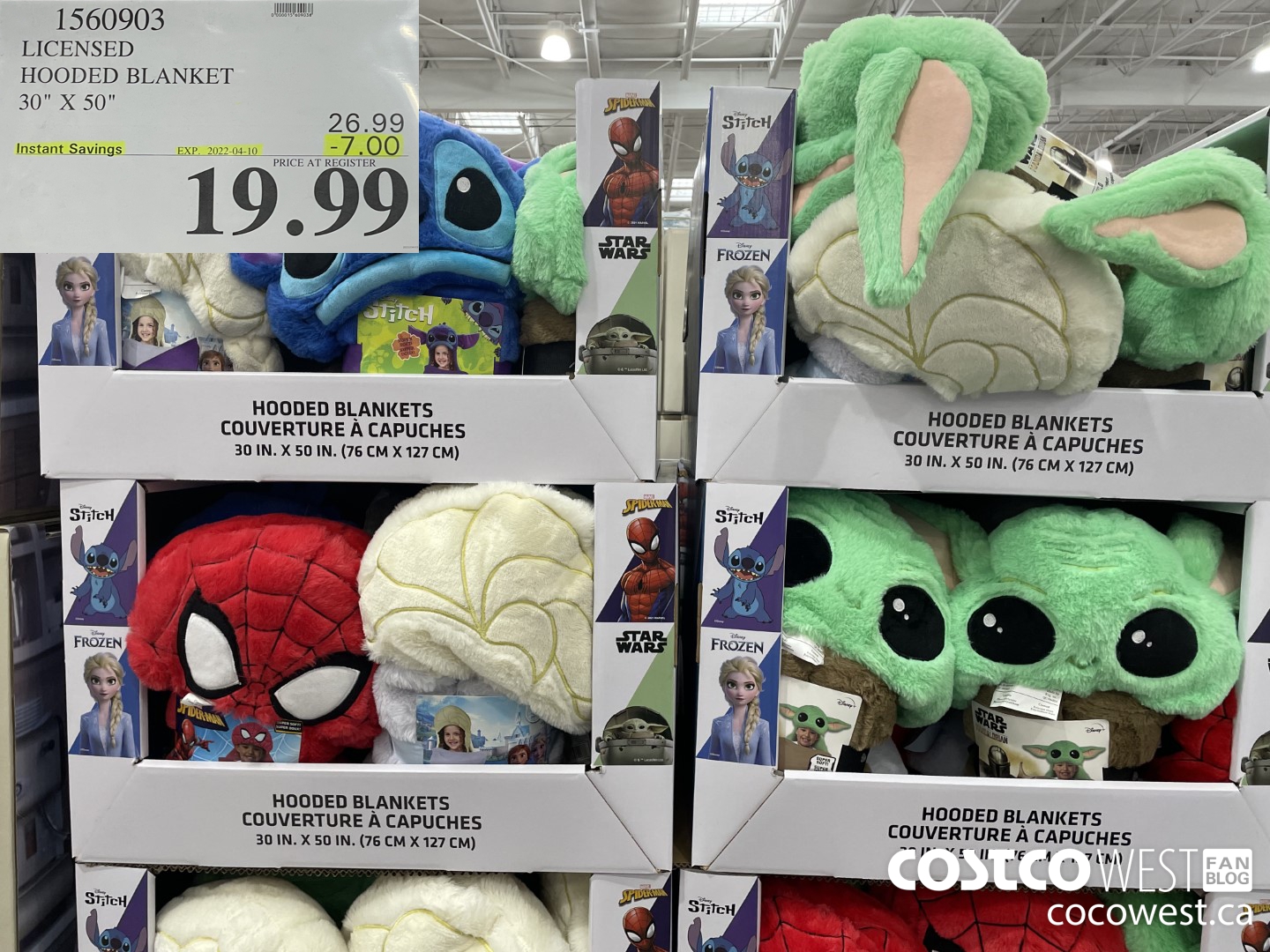 1560903 LICENSED HOODED BLANKET 30