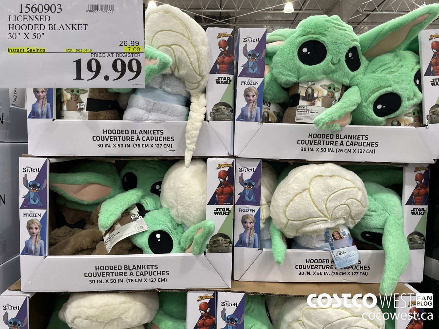 1560903 LICENSED HOODED BLANKET 30