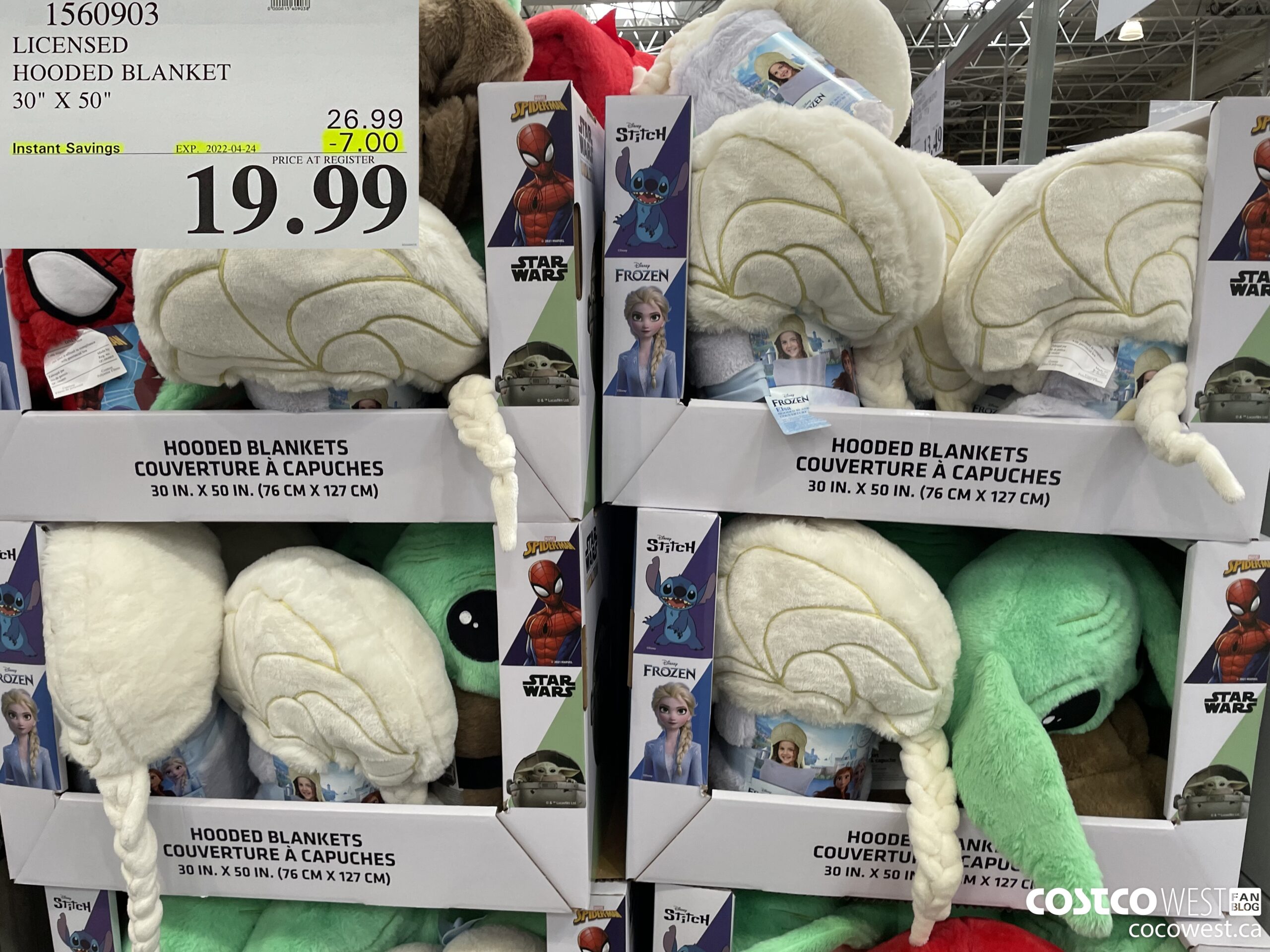 1560903 LICENSED HOODED BLANKET 30