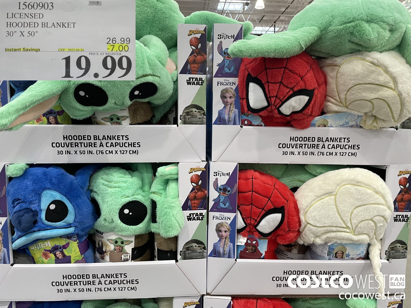 1560903 LICENSED HOODED BLANKET 30