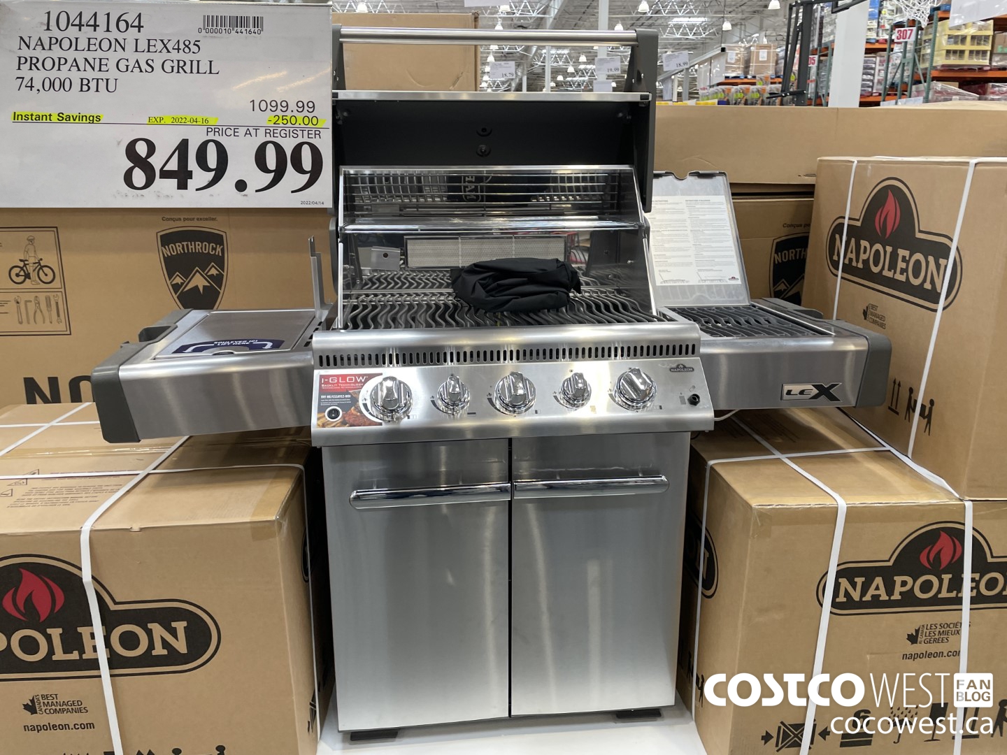 1044164 NAPOLEON LEX485 PROPANE GAS GRILL 74,000 BTU ($2.50 INSTANT SAVINGS EXPIRES ON 2022-04-16) $849.99