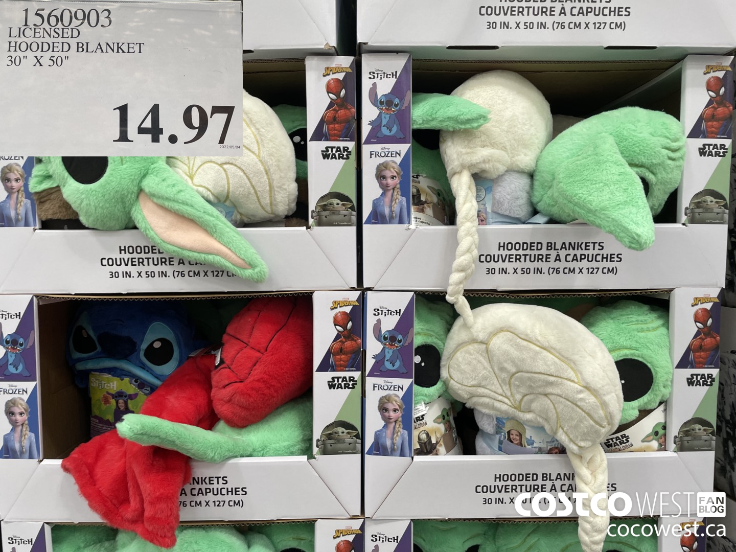 1560903 LICENSED HOODED BLANKET 30