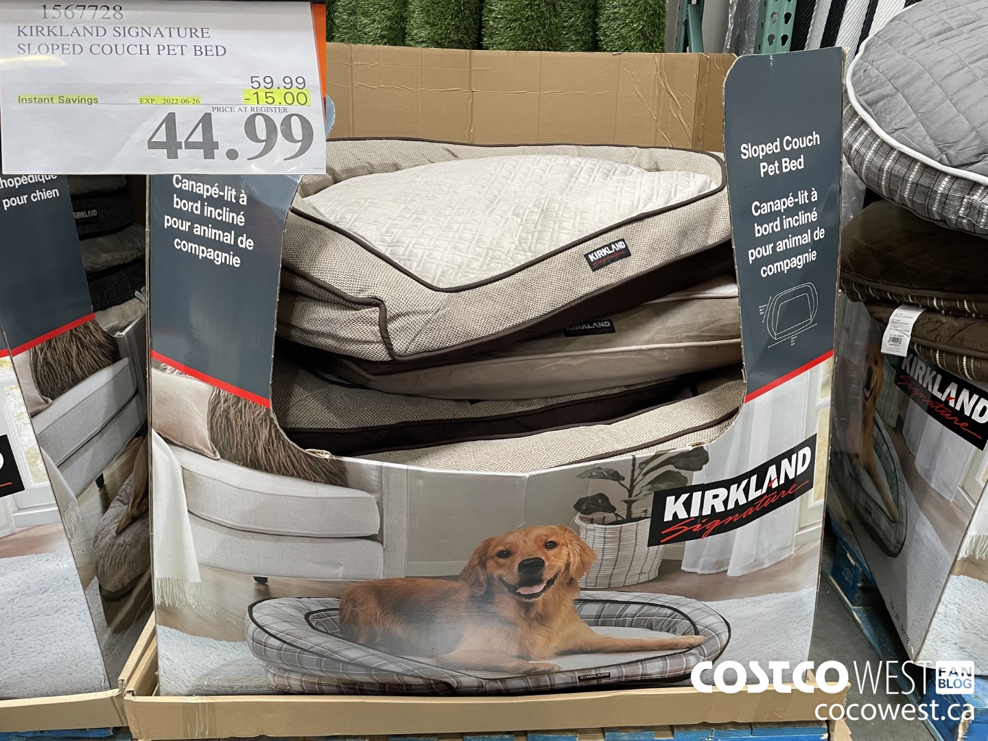 1567728 KIRKLAND SIGNATURE SLOPED COUCH PET BED ($15.00 INSTANT SAVINGS EXPIRES ON 2022-06-26) $44.99