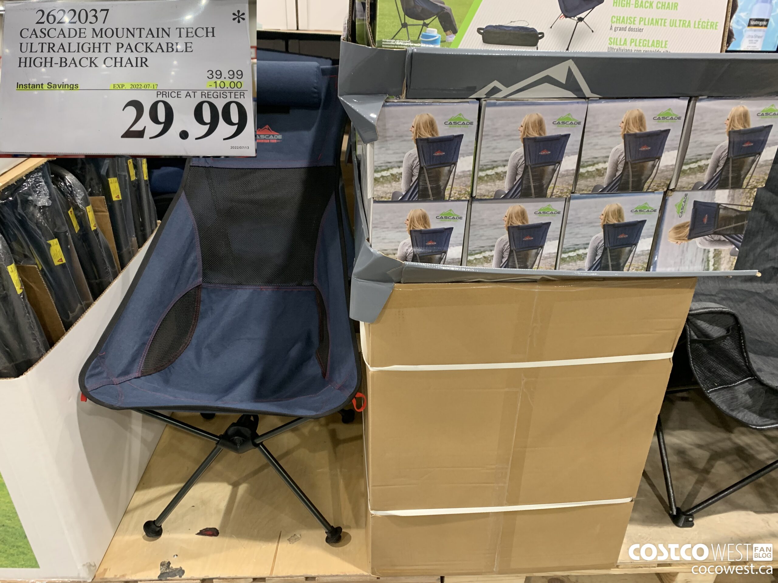 2622037 CASCADE MOUNTAIN TECH ULTRALIGHT PACKABLE HIGH-BACK CHAIR ($10.00 INSTANT SAVINGS EXPIRES ON 2022-07-17) $29.99
