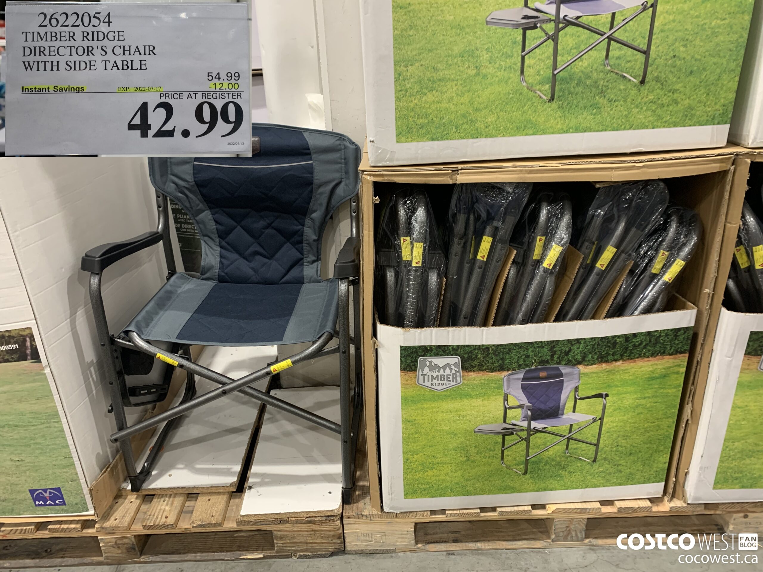 2622054 TIMBER RIDGE DIRECTOR'S CHAIR WITH SIDE TABLE ($12.00 INSTANT SAVINGS EXPIRES ON 2022-07-17) $42.99