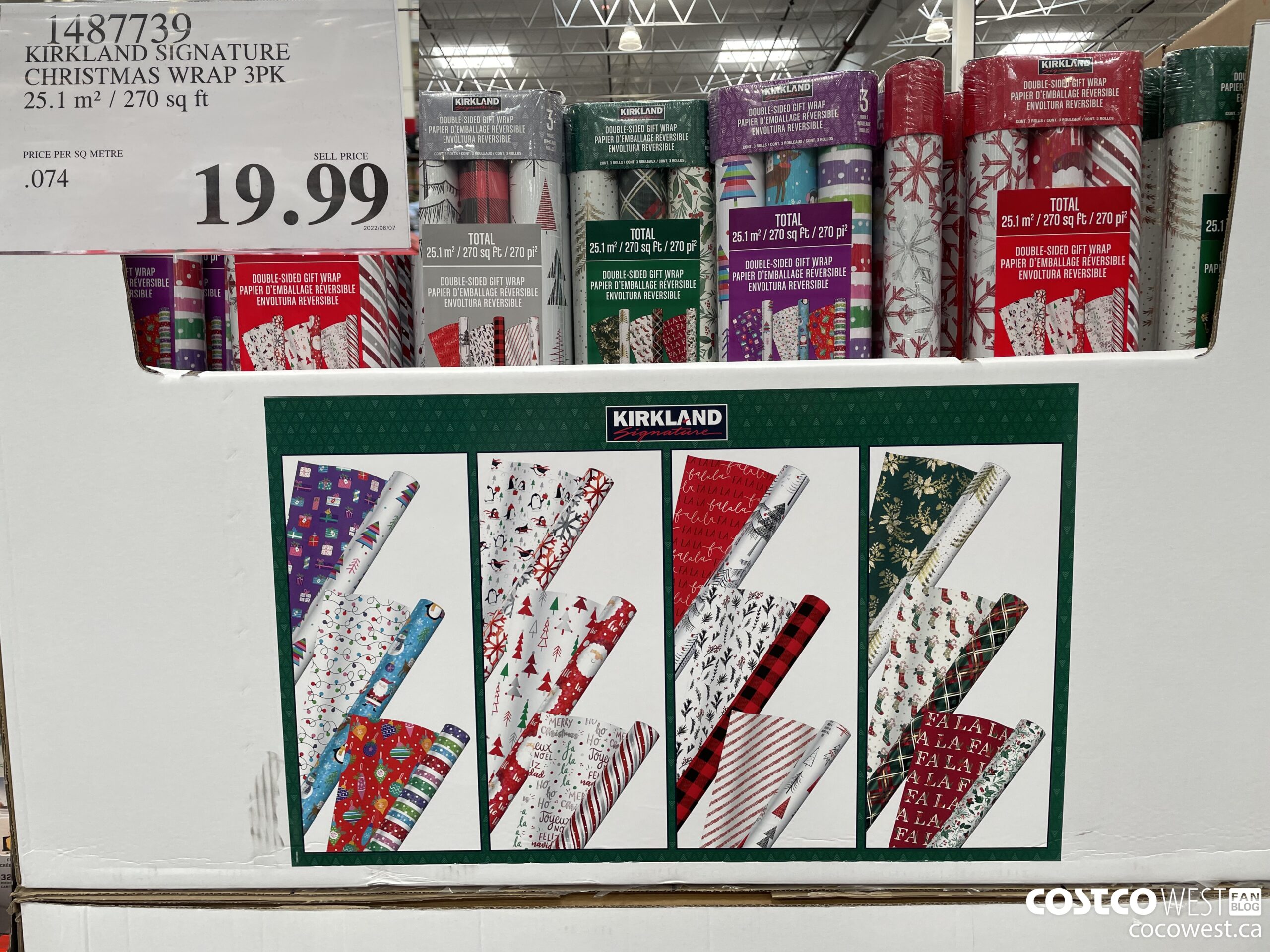 1487739 KIRKLAND SIGNATURE CHRISTMAS WRAP 3PK 25.1 M2 / 270 SQ FT $19.99