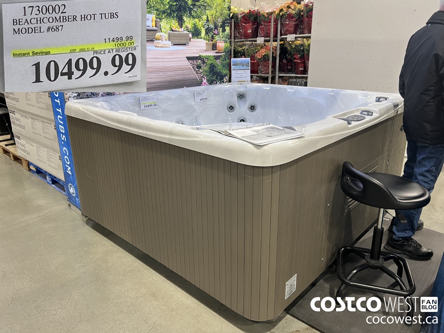 1730002 BEACHCOMBER HOT TUBS MODEL #687 ($1000.00 INSTANT SAVINGS) $10499.99