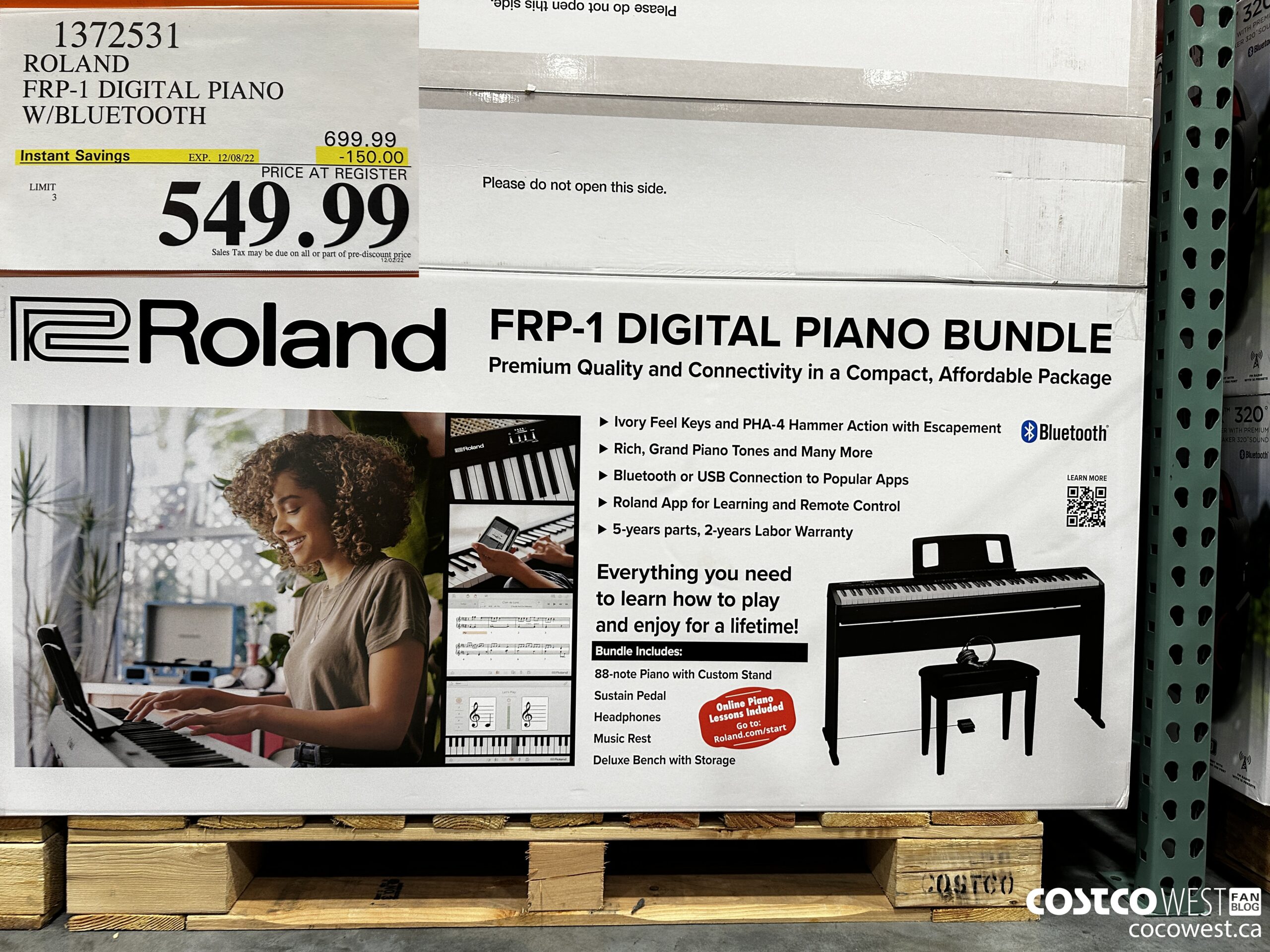 1372531 ROLAND FRP-1 DIGITAL PIANO W/BLUETOOTH ($150.00 INSTANT SAVINGS EXPIRES ON 2022-12-08) $549.99