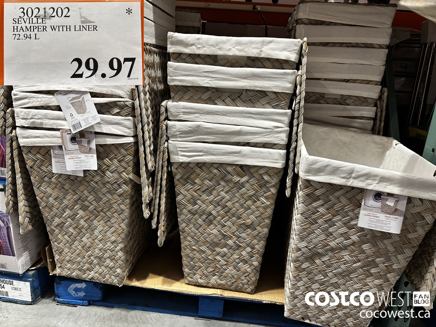 3021202 SEVILLE HAMPER WITH LINER 72.94L $29.97