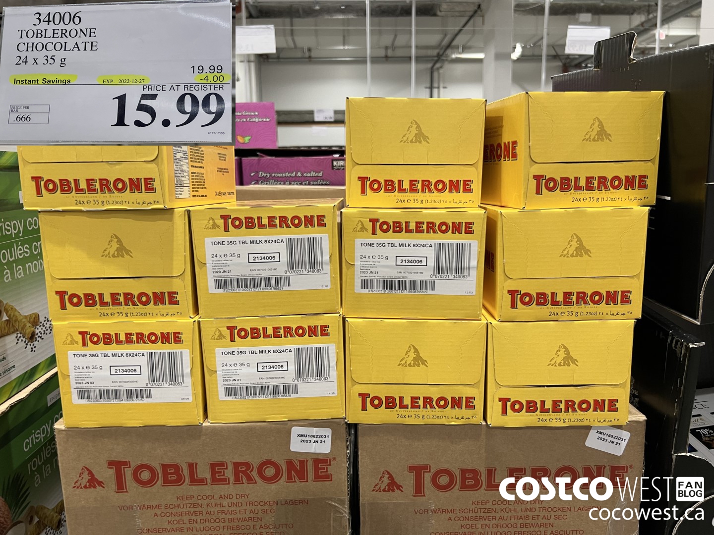 34006 TOBLERONE CHOCOLATE 24 x 35g ($4.00 INSTANT SAVINGS EXPIRES ON 2022-12-27) $15.99