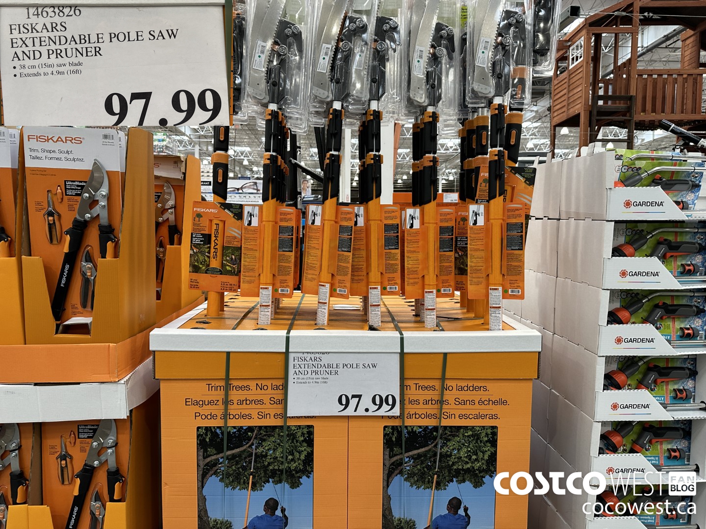 1463826 FISKARS EXTENDABLE POLE SAW AND PRUNER $97.99