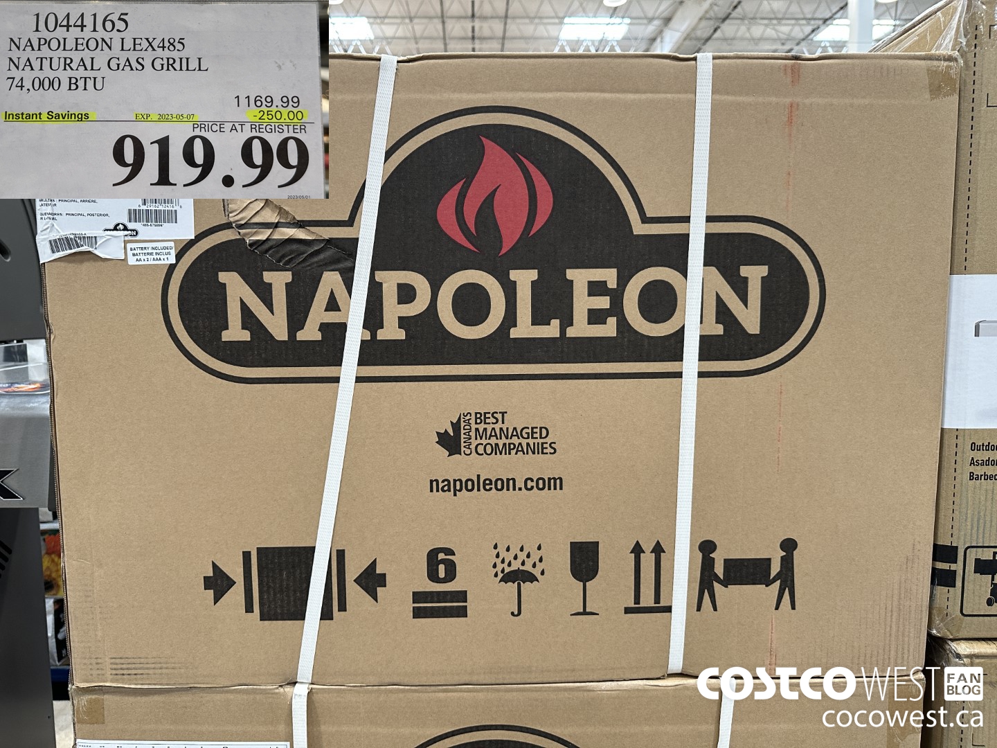 1044165 NAPOLEON LEX485 NATURAL GAS GRILL 74,000 BTU ($250.00 INSTANT SAVINGS EXPIRES ON 2023-05-07) $919.99