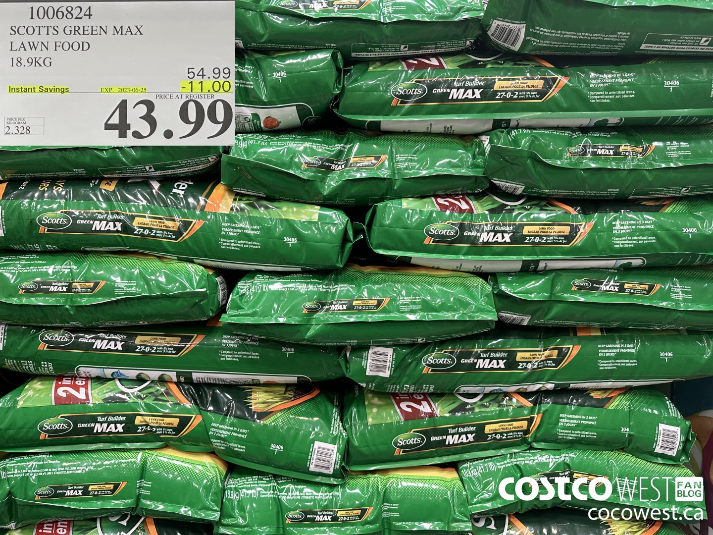 1006824 SCOTTS GREEN MAX LAWN FOOD 18.9KG ($11.00 INSTANT SAVINGS EXPIRES ON 2023-06-25) $43.99