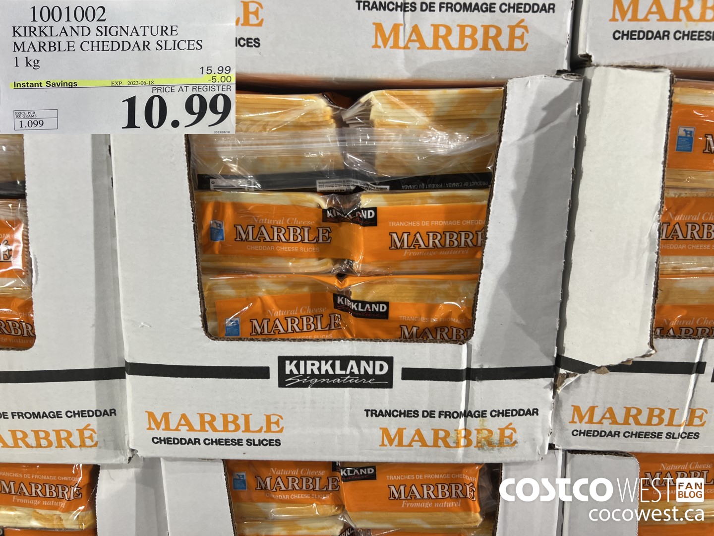 1001002 KIRKLAND SIGNATURE MARBLE CHEDDAR SLICES 1 kg ($5.00 INSTANT SAVINGS EXPIRES ON 2023-06-18) $10.99