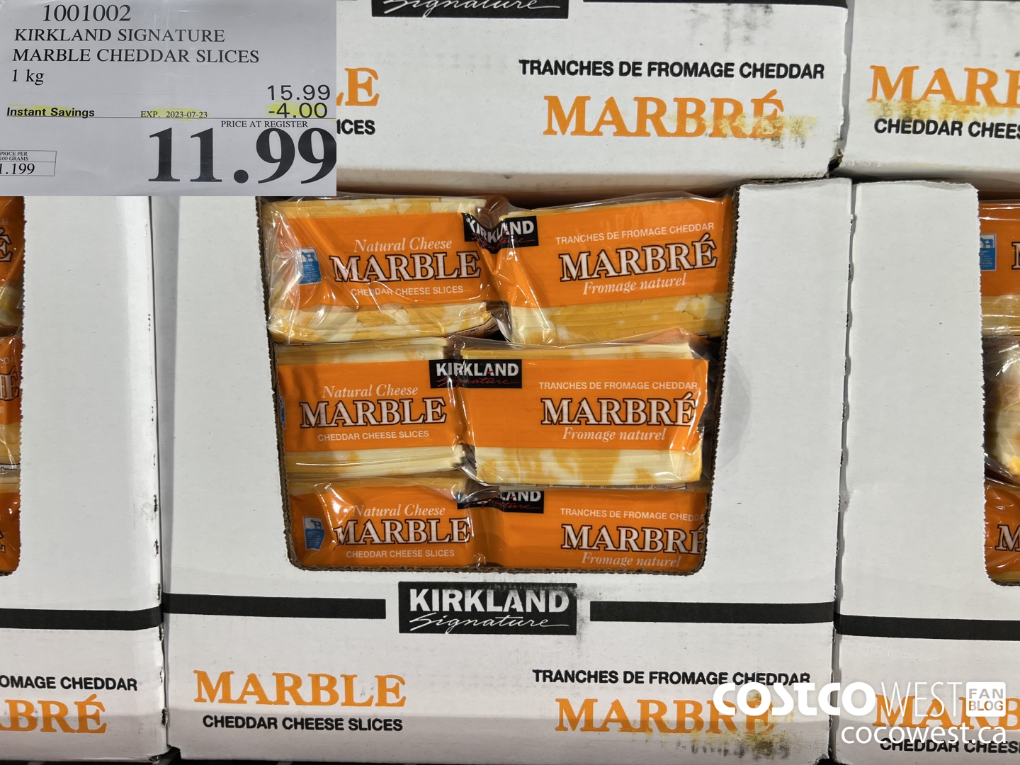 1001002 KIRKLAND SIGNATURE MARBLE CHEDDAR SLICES 1 kg ($4.00 INSTANT SAVINGS EXPIRES ON 2023-07-23) $11.99