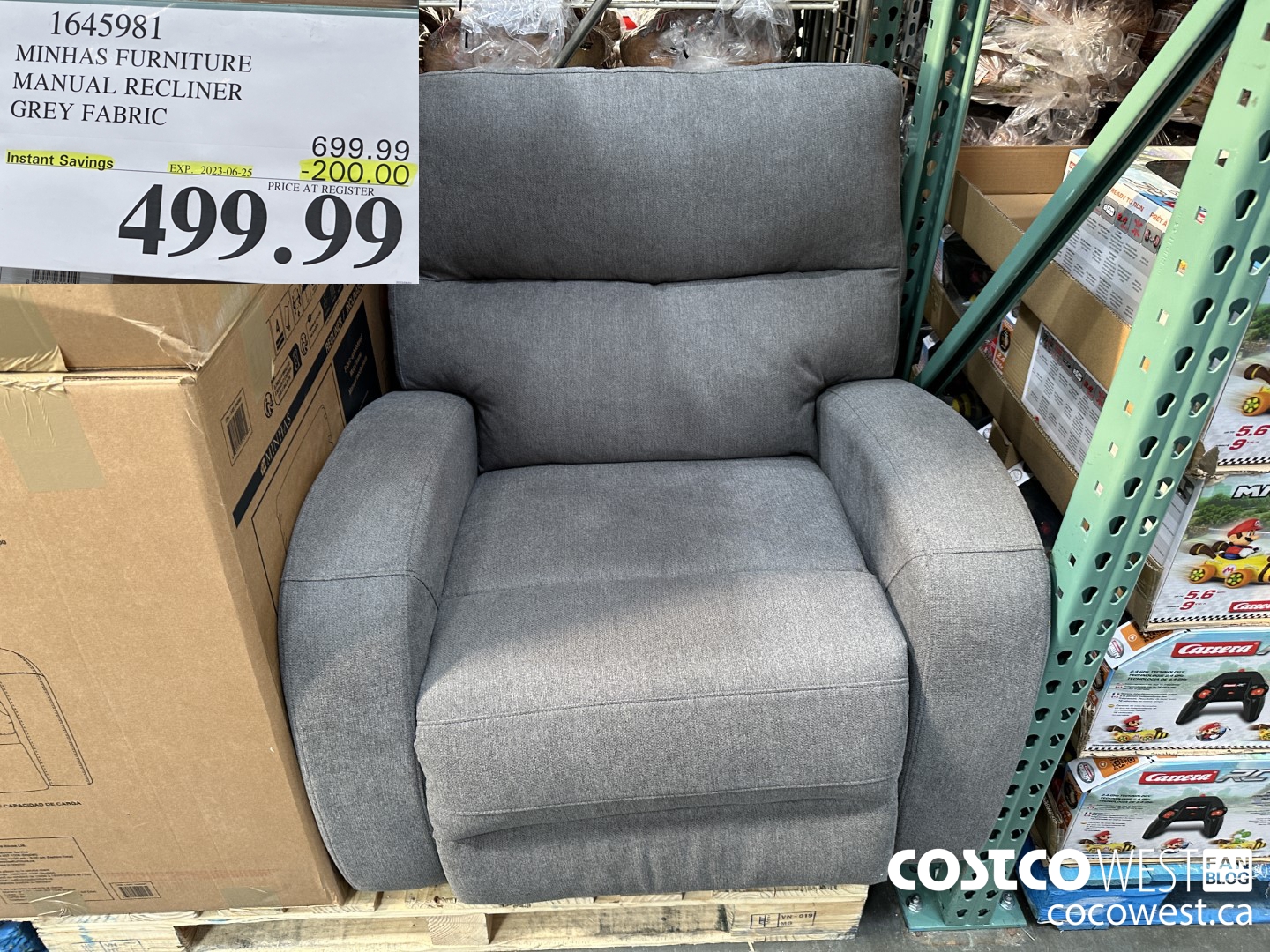 1645981 MINHAS FURNITURE MANUAL RECLINER GREY FABRIC ($200.00 INSTANT SAVINGS EXPIRES ON 2023-06-25) $499.99