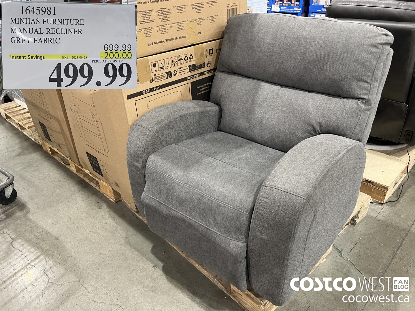 1645981 MINHAS FURNITURE MANUAL RECLINER GREY FABRIC ($200.00 INSTANT SAVINGS EXPIRES ON 2023-06-25) $499.99