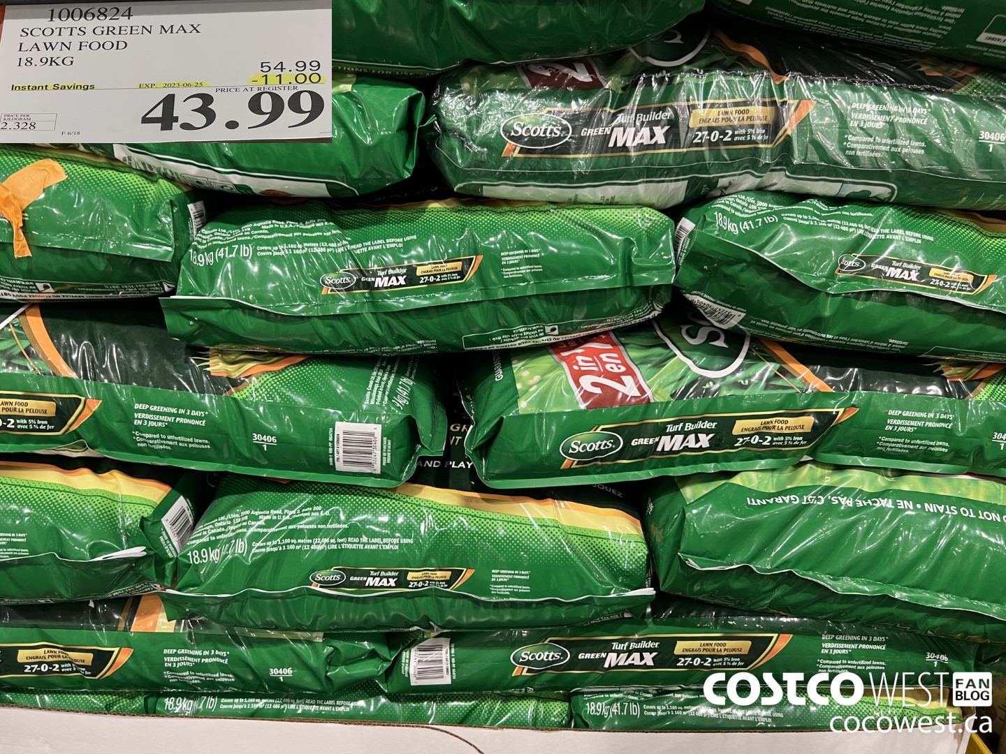 1006824 SCOTTS GREEN MAX LAWN FOOD 18.9KG ($11.00 INSTANT SAVINGS EXPIRES ON 2023-06-25) $43.99