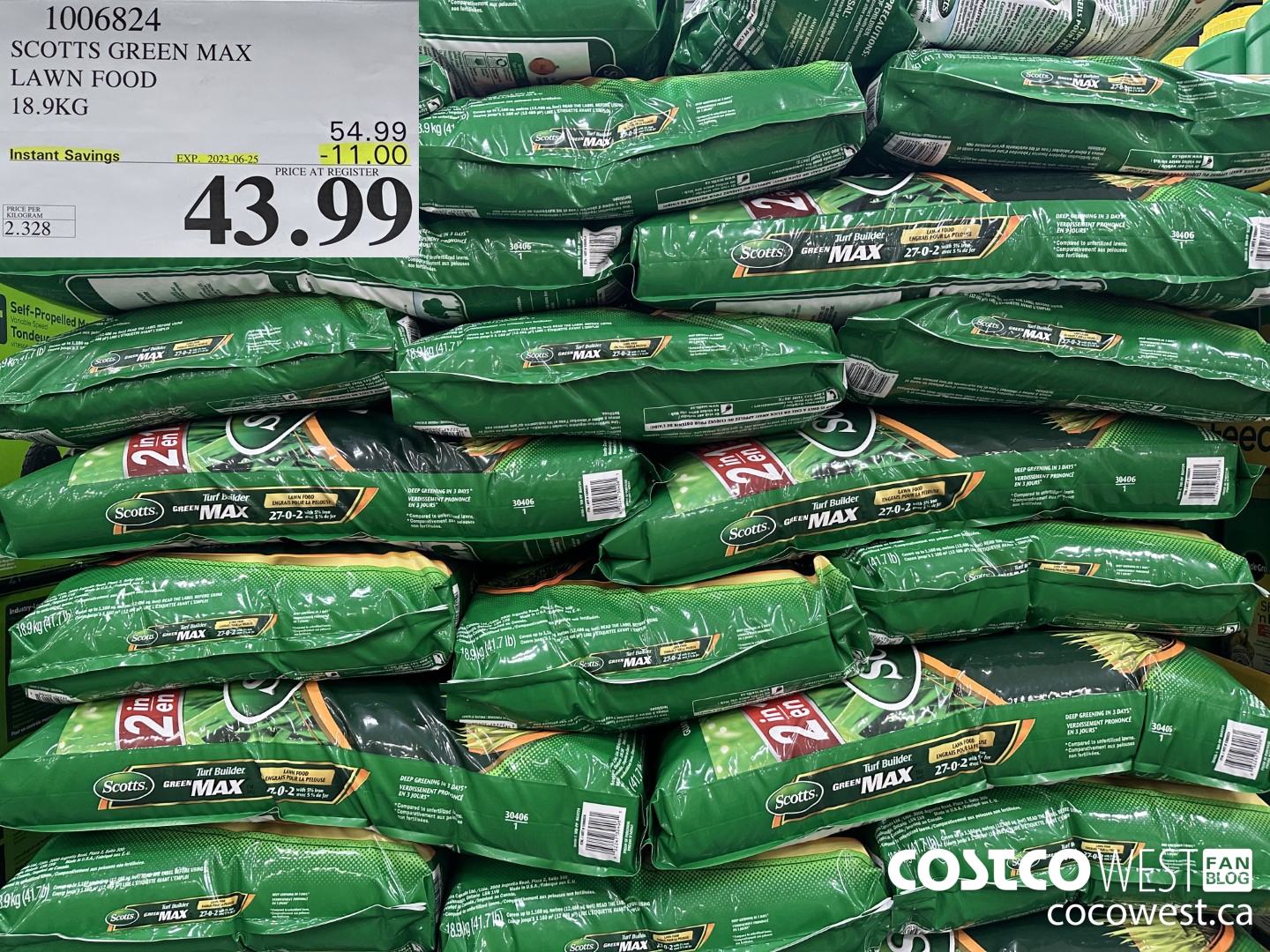 1006824 SCOTTS GREEN MAX LAWN FOOD 18.9KG ($11.00 INSTANT SAVINGS EXPIRES ON 2023-06-25) $43.99