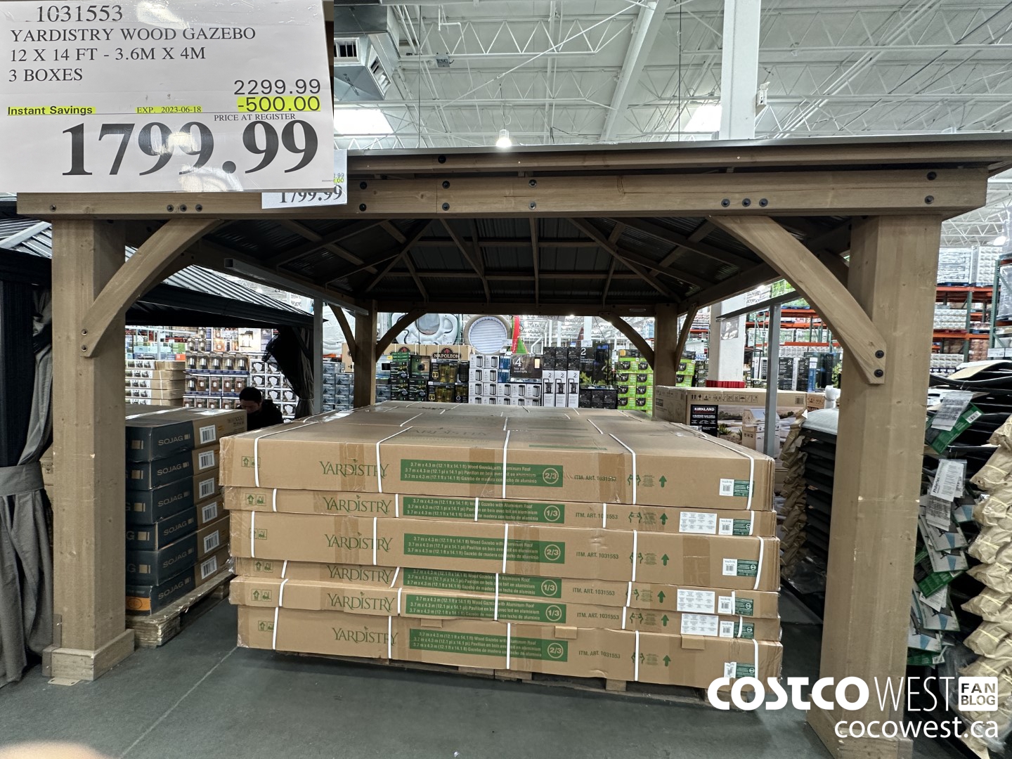 1031553 YARDISTRY WOOD GAZEBO 12 X 14 FT 3.6M X 4M 3 BOXES ($500.00 INSTANT SAVINGS EXPIRES ON 2023-06-18) $1799.99