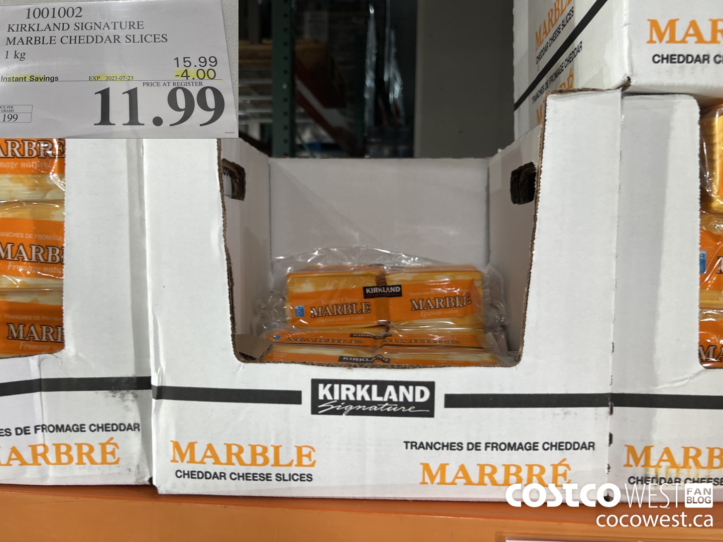 1001002 KIRKLAND SIGNATURE MARBLE CHEDDAR SLICES 1 kg ($4.00 INSTANT SAVINGS EXPIRES ON 2023-07-23) $11.99