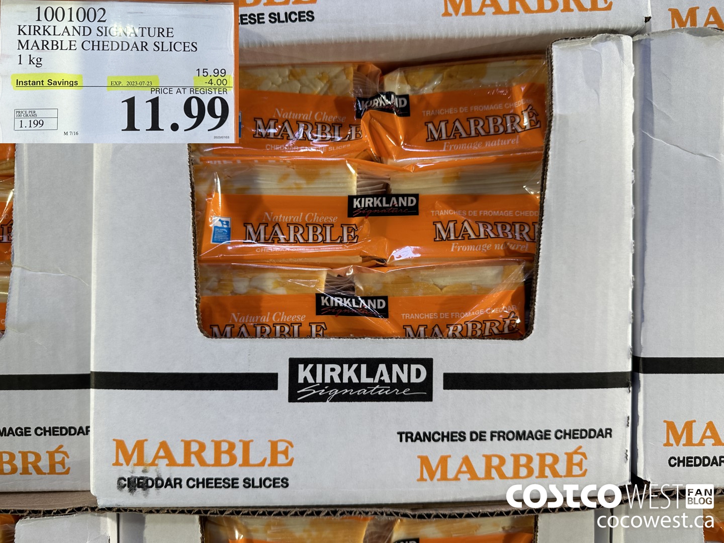 1001002 KIRKLAND SIGNATURE MARBLE CHEDDAR SLICES 1 kg ($4.00 INSTANT SAVINGS EXPIRES ON 2023-07-23) $11.99