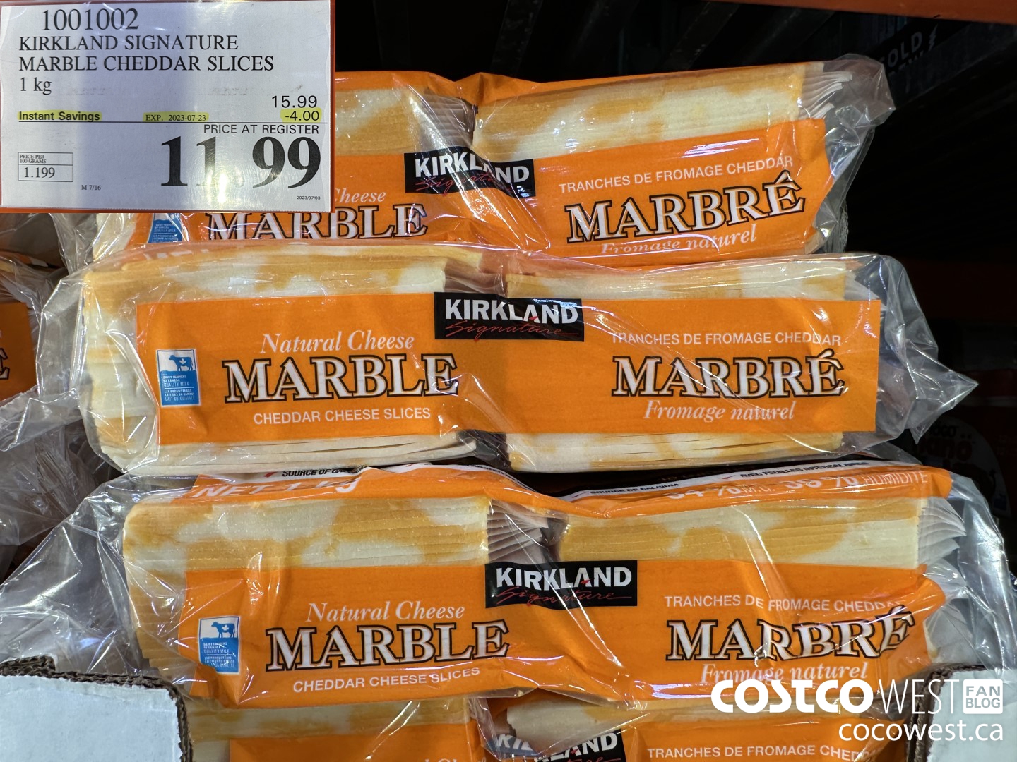 1001002 KIRKLAND SIGNATURE MARBLE CHEDDAR SLICES 1 kg ($4.00 INSTANT SAVINGS EXPIRES ON 2023-07-23) $11.99