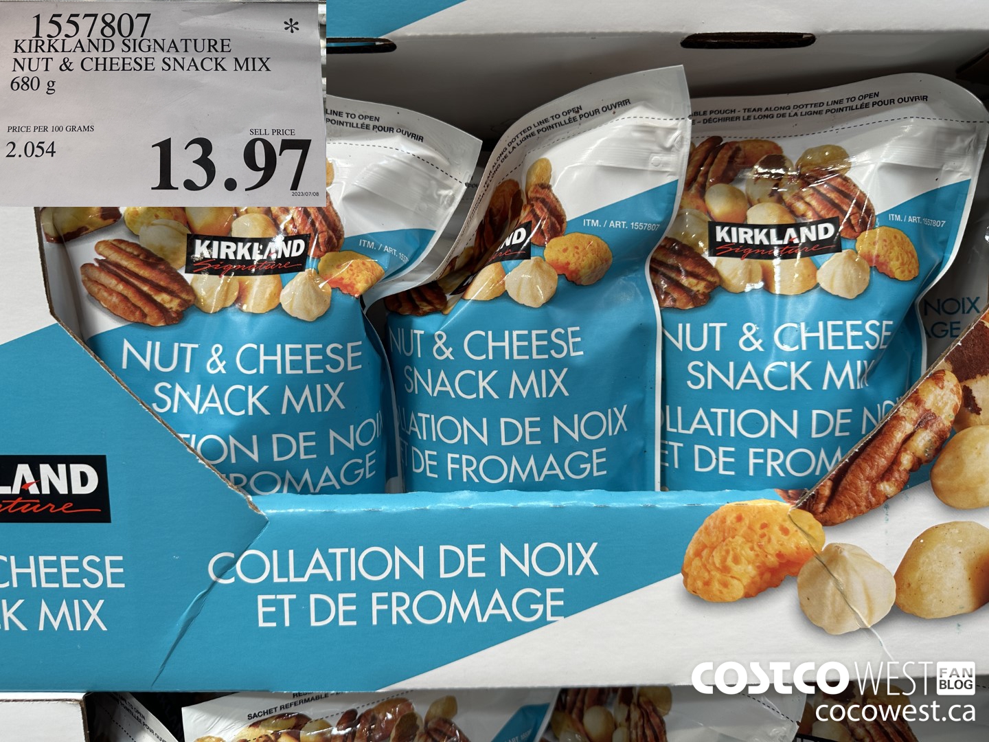 1557807 KIRKLAND SIGNATURE NUT & CHEESE SNACK MIX 680 G $13.97