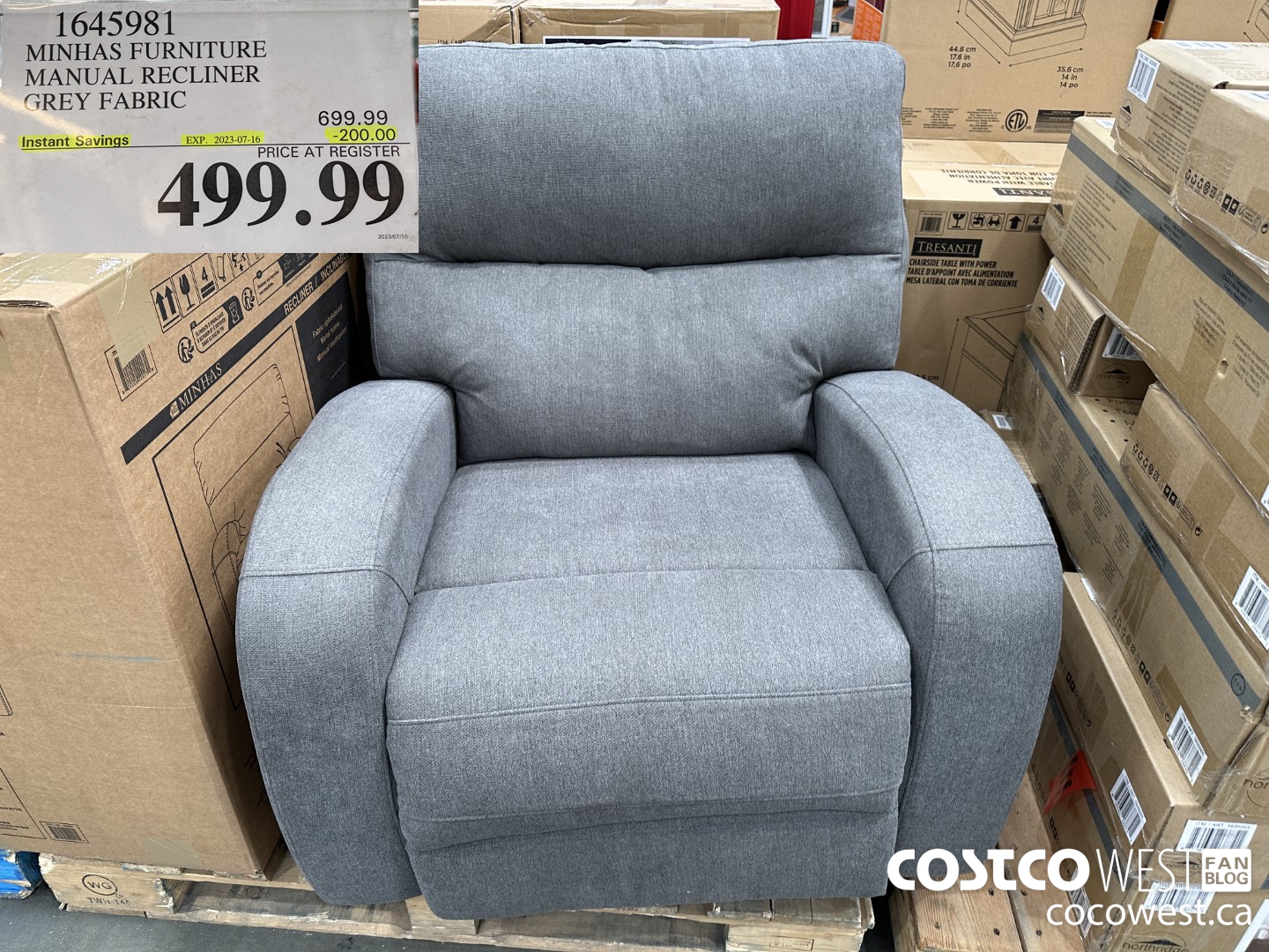 1645981 MINHAS FURNITURE MANUAL RECLINER GREY FABRIC ($200.00 INSTANT SAVINGS EXPIRES ON 2023-07-16) $499.99