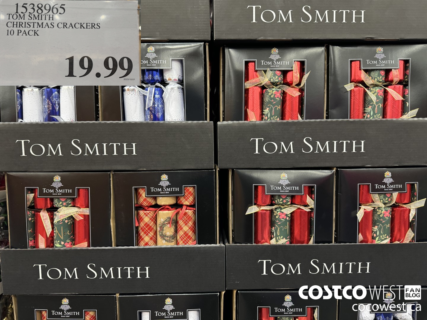 1538965 TOM SMITH CHRISTMAS CRACKERS 10 PACK $19.99