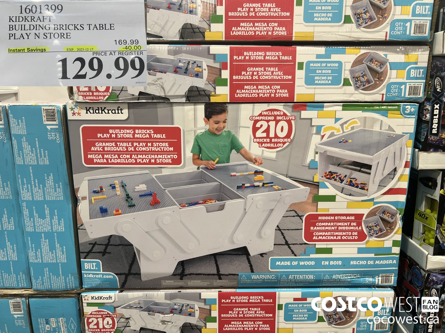 1601399 KIDKRAFT BUILDING BRICKS TABLE PLAY N STORE ($40.00 INSTANT SAVINGS EXPIRES ON 2023-12-17) $129.99