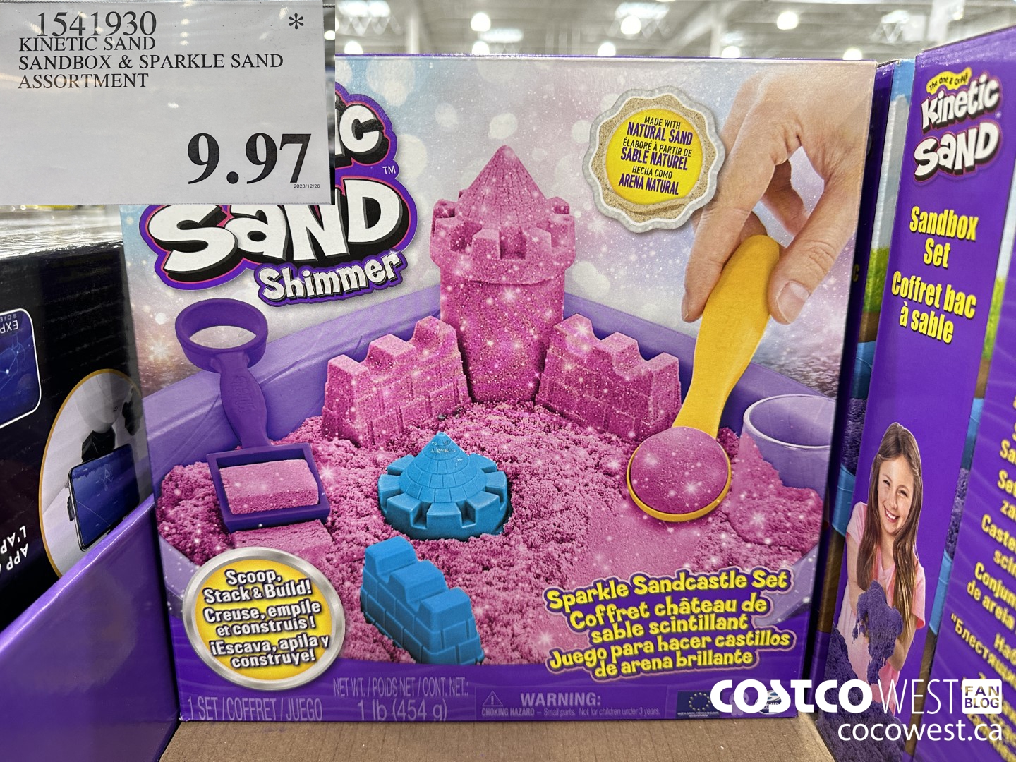 1541930 KINETIC SAND SANDBOX & SPARKLE SAND ASSORTMENT $9.97