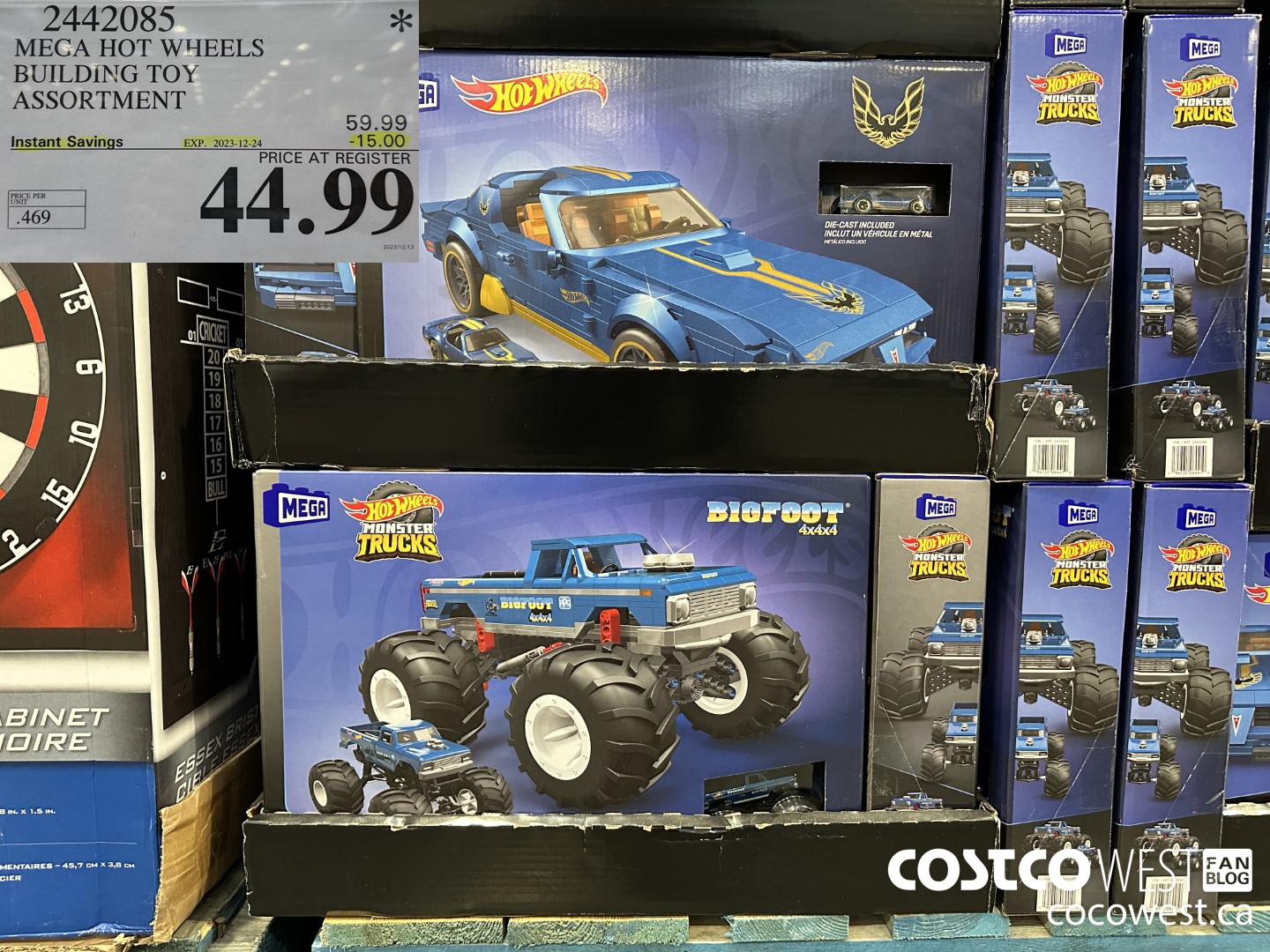 2442085 MEGA HOT WHEELS BUILDING TOY ASSORTMENT ($15.00 INSTANT SAVINGS EXPIRES ON 2023-12-24) $44.99