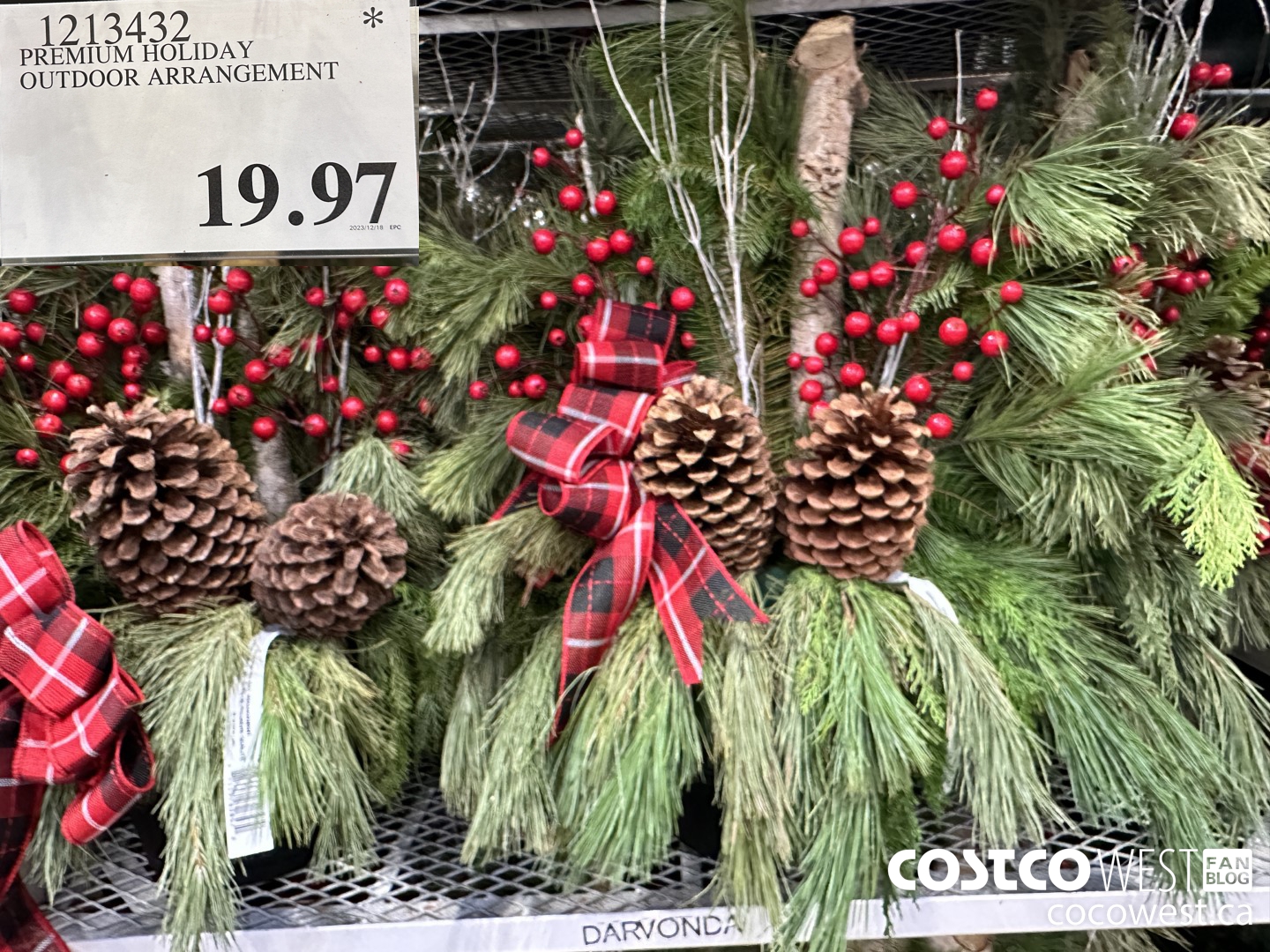 1213432 PREMIUM HOLIDAY OUTDOOR ARRANGEMENT $19.97
