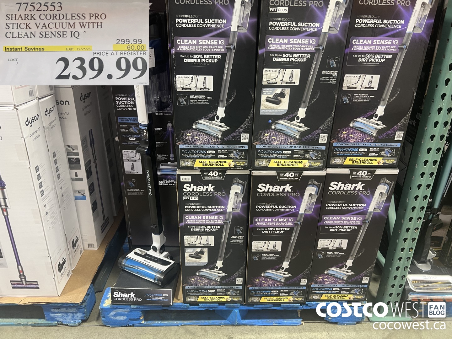 7752553 SHARK CORDLESS PRO STICK VACUUM WITH CLEAN SENSE IQ ($60.00 INSTANT SAVINGS EXPIRES ON 2023-12-25) $239.99