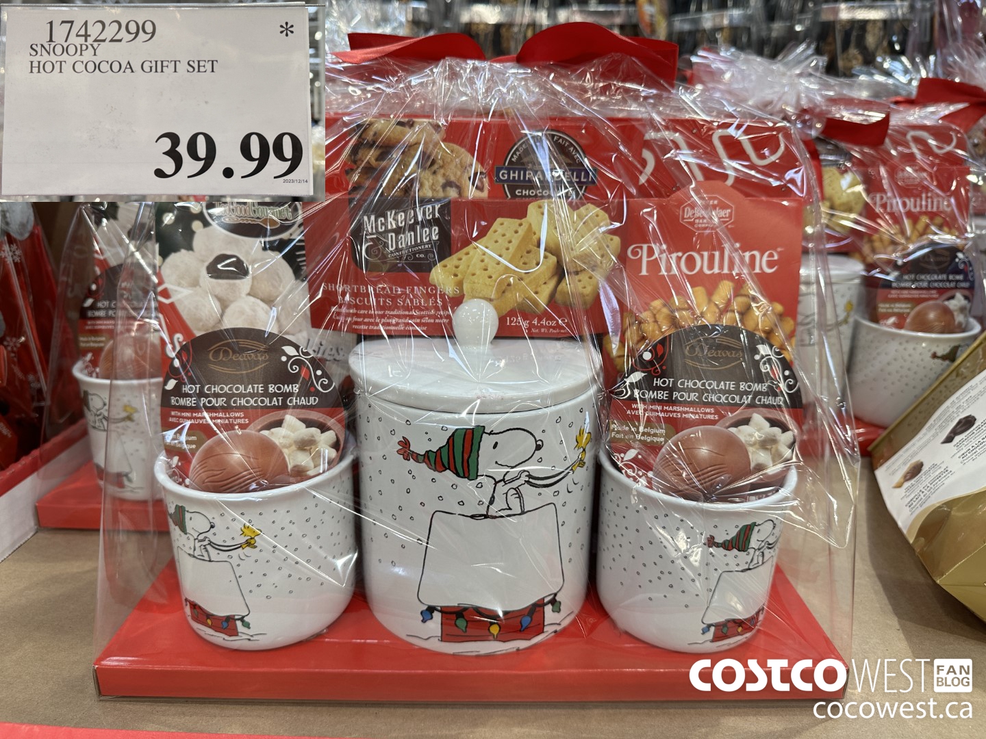 1742299 SNOOPY HOT COCOA GIFT SET $39.99