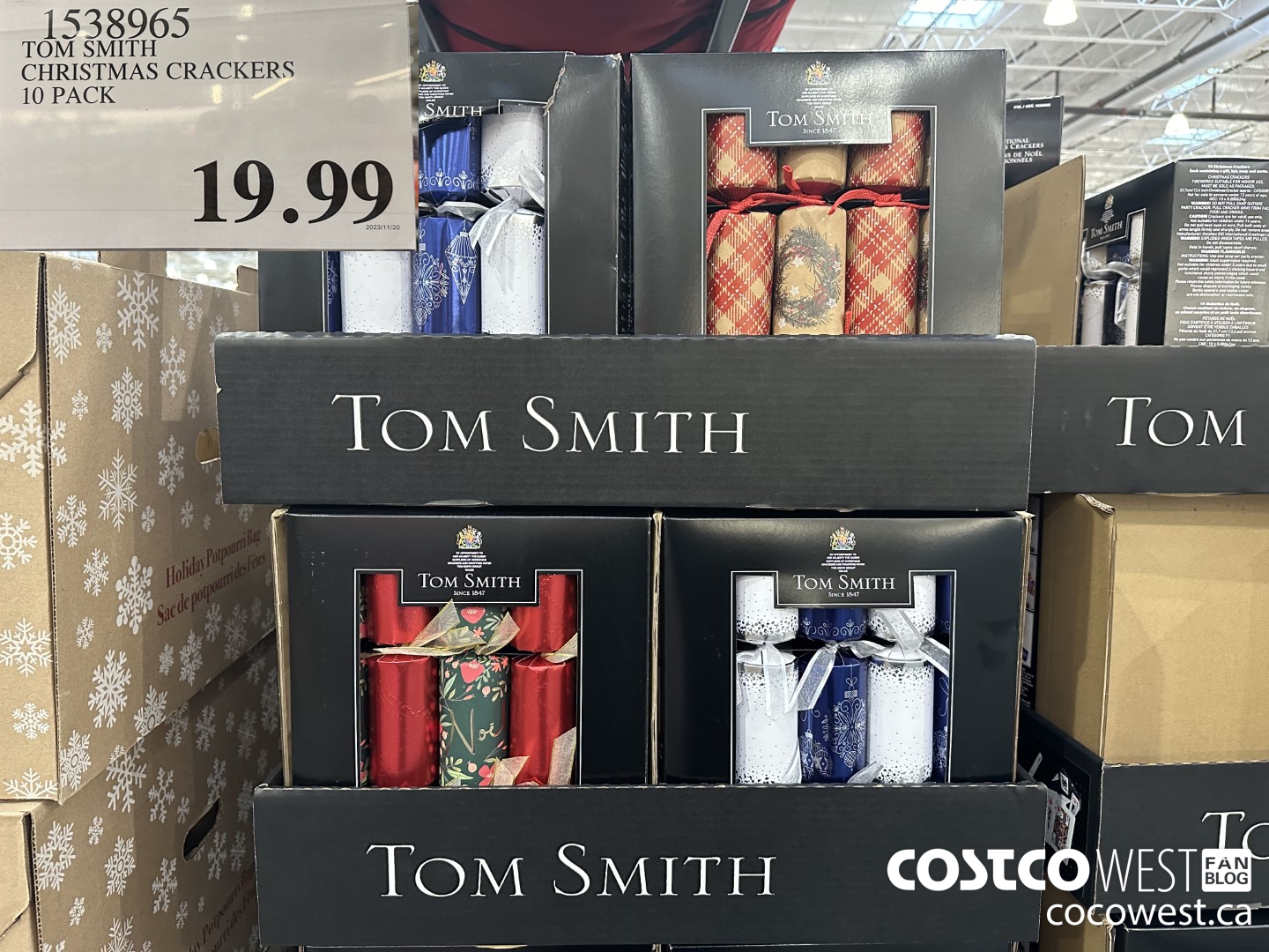 1538965 TOM SMITH CHRISTMAS CRACKERS 10 PACK $19.99