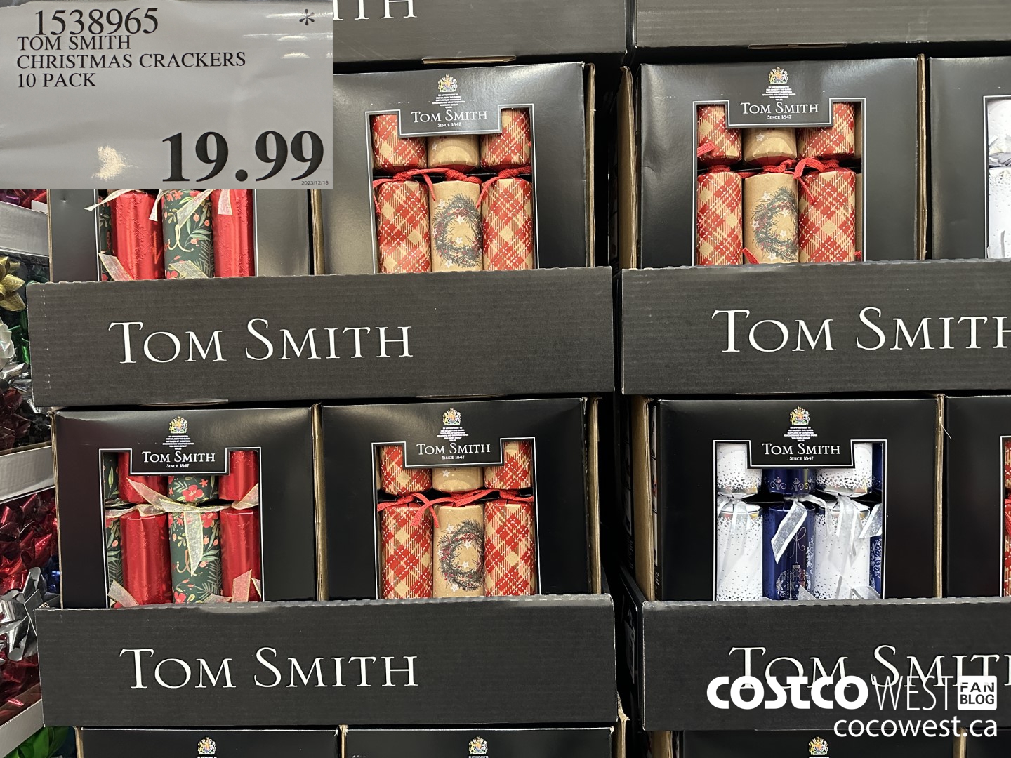 1538965 TOM SMITH CHRISTMAS CRACKERS 10 PACK $19.99
