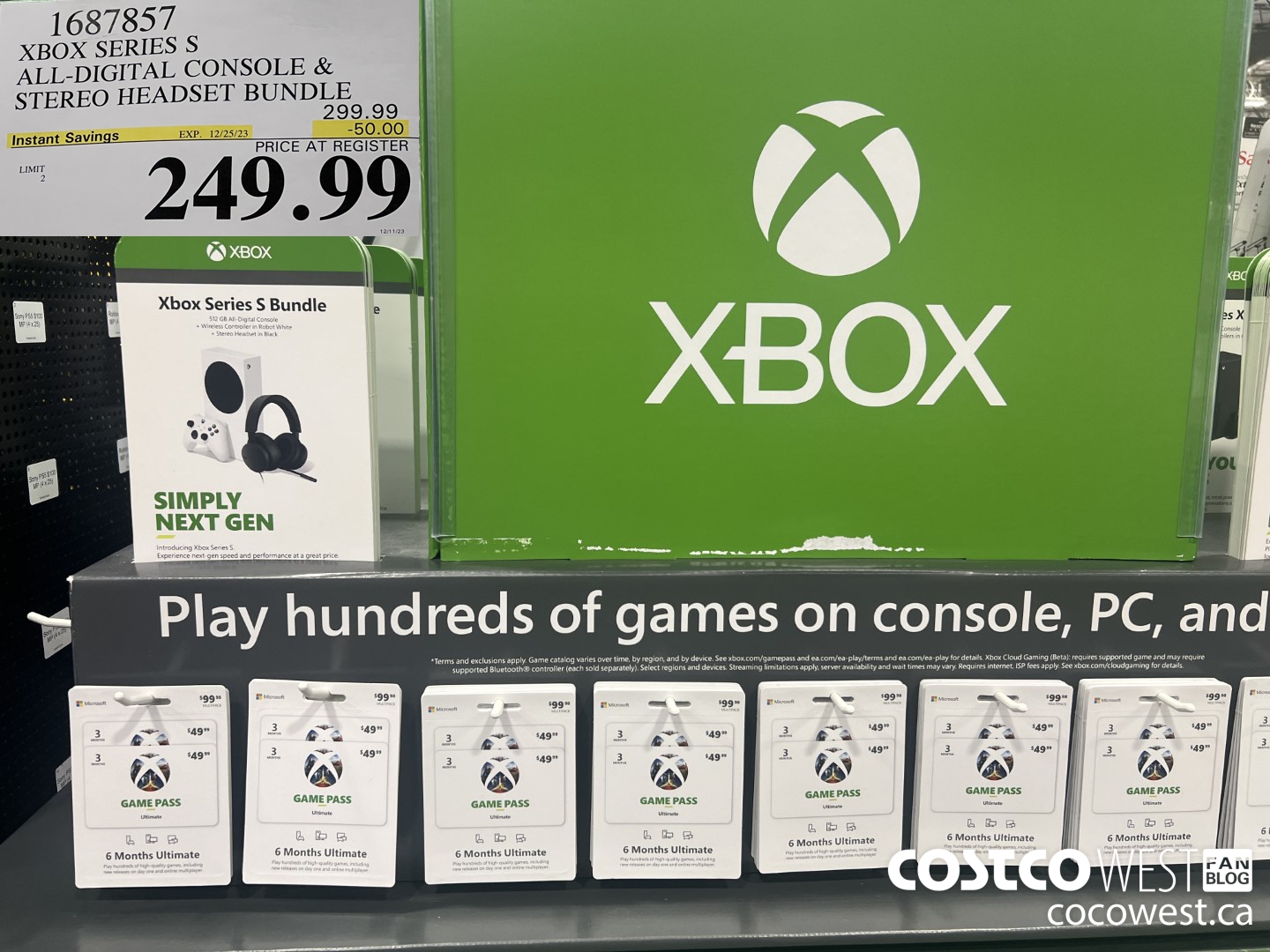 1687857 XBOX SERIES S ALL-DIGITAL CONSOLE & STEREO HEADSET BUNDLE ($50.00 INSTANT SAVINGS EXPIRES ON 2023-12-25) $249.99