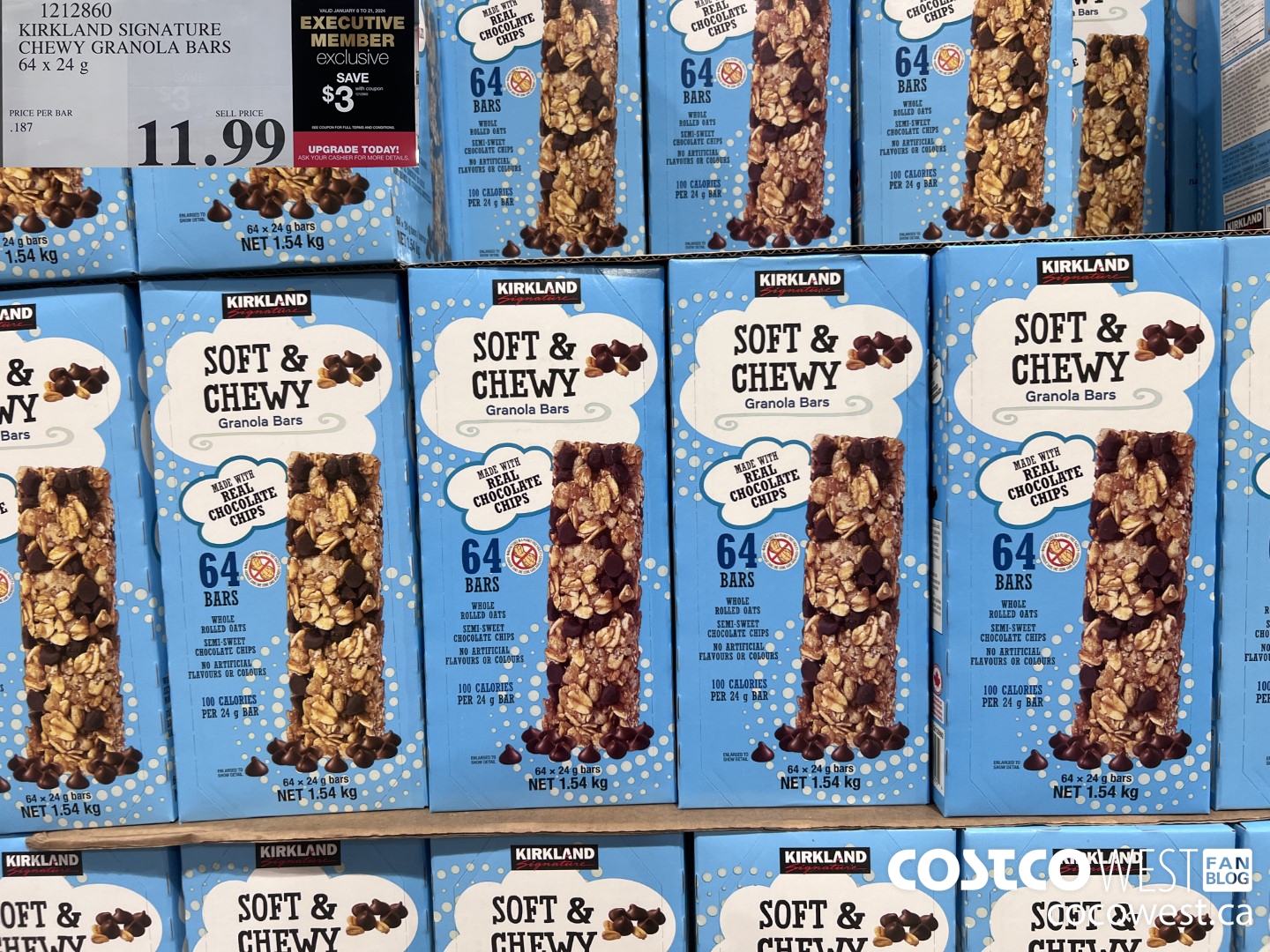 1212860 KIRKLAND SIGNATURE CHEWY GRANOLA BARS 64 X 24 G ($3.00 INSTANT SAVINGS EXPIRES ON 2024-01-21) $8.99