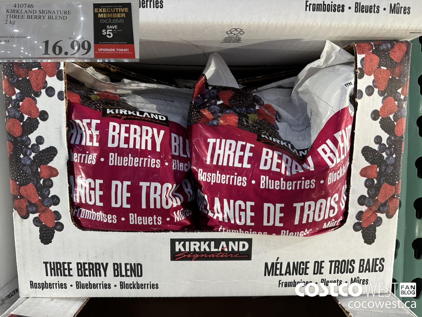 410746 KIRKLAND SIGNATURE THREE BERRY BLEND 2 kg ($5.00 INSTANT SAVINGS EXPIRES ON 2024-01-21) $11.99