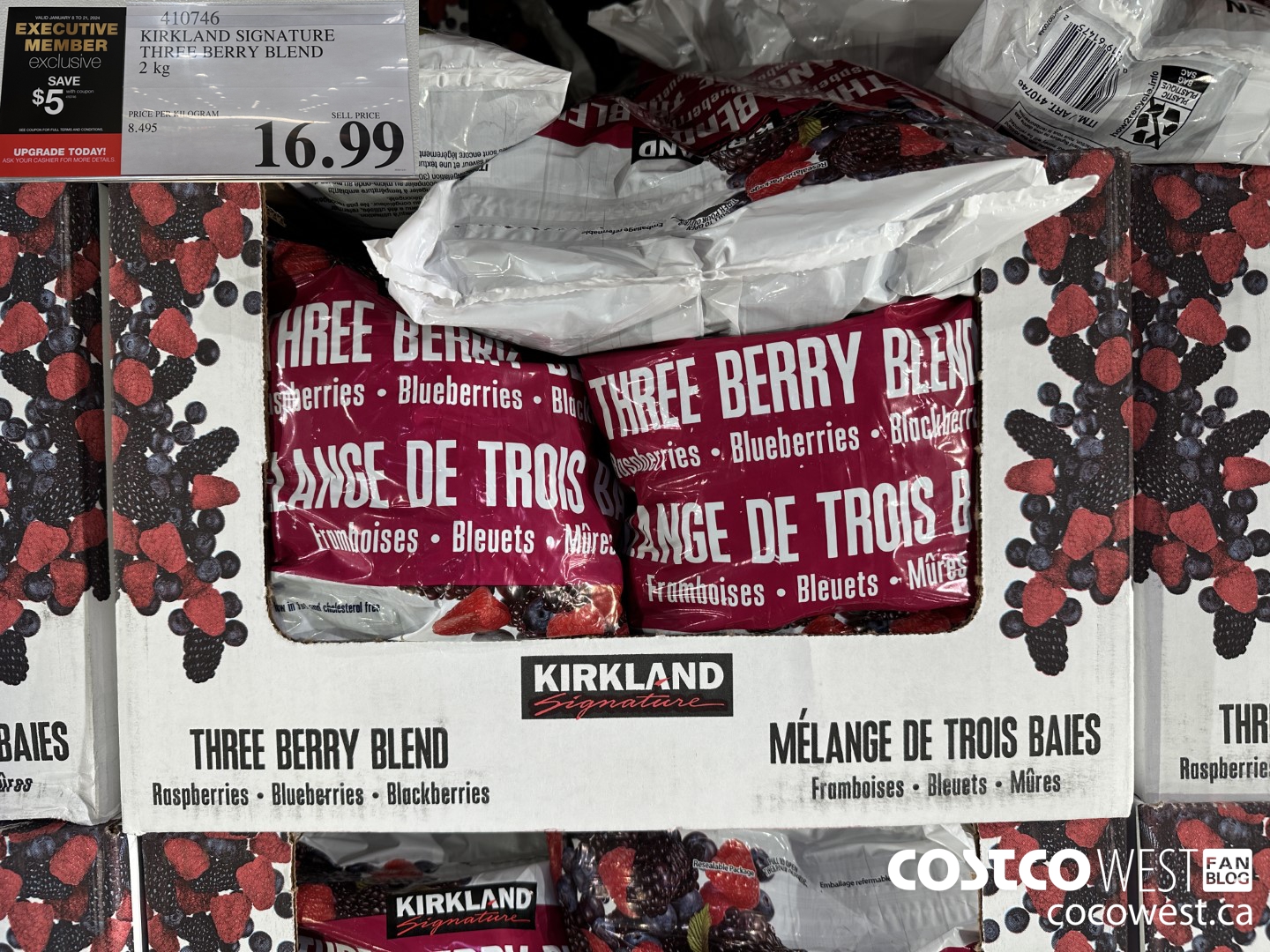 410746 KIRKLAND SIGNATURE THREE BERRY BLEND 2 kg ($5.00 INSTANT SAVINGS EXPIRES ON 2024-01-21) $11.99