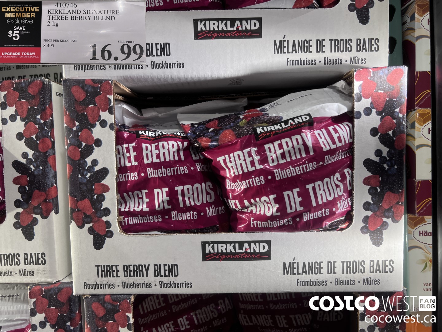 410746 KIRKLAND SIGNATURE THREE BERRY BLEND 2 kg ($5.00 INSTANT SAVINGS EXPIRES ON 2024-01-21) $11.99