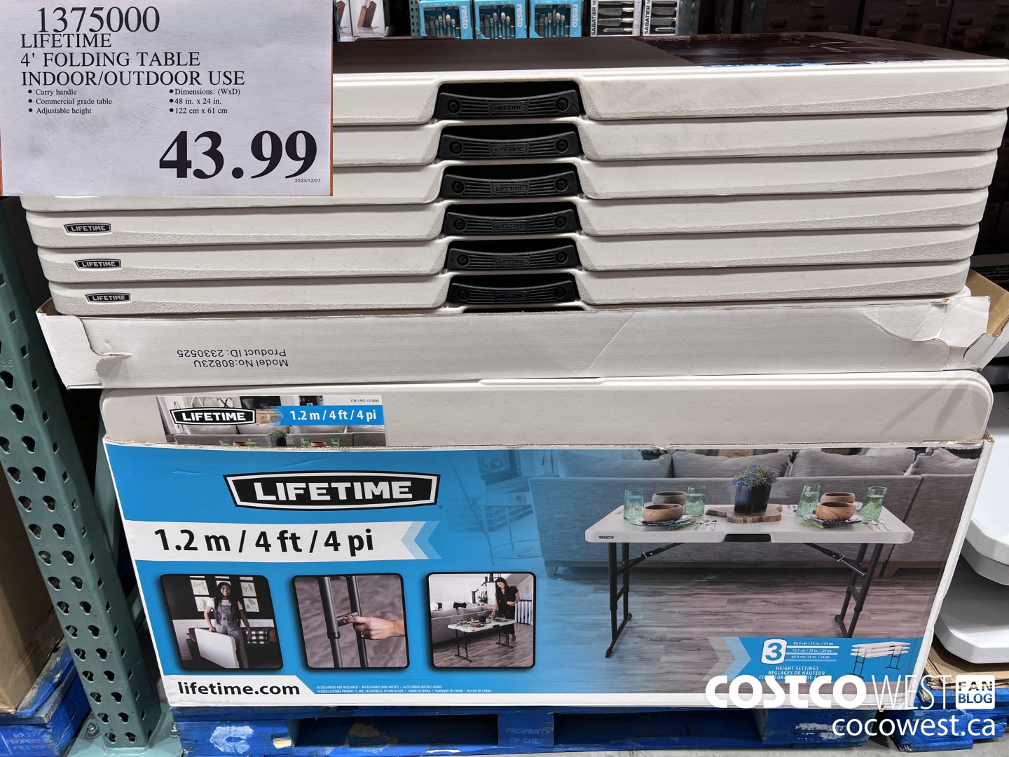 1375000 LIFETIME 4' FOLDING TABLE INDOOR/OUTDOOR USE $43.99