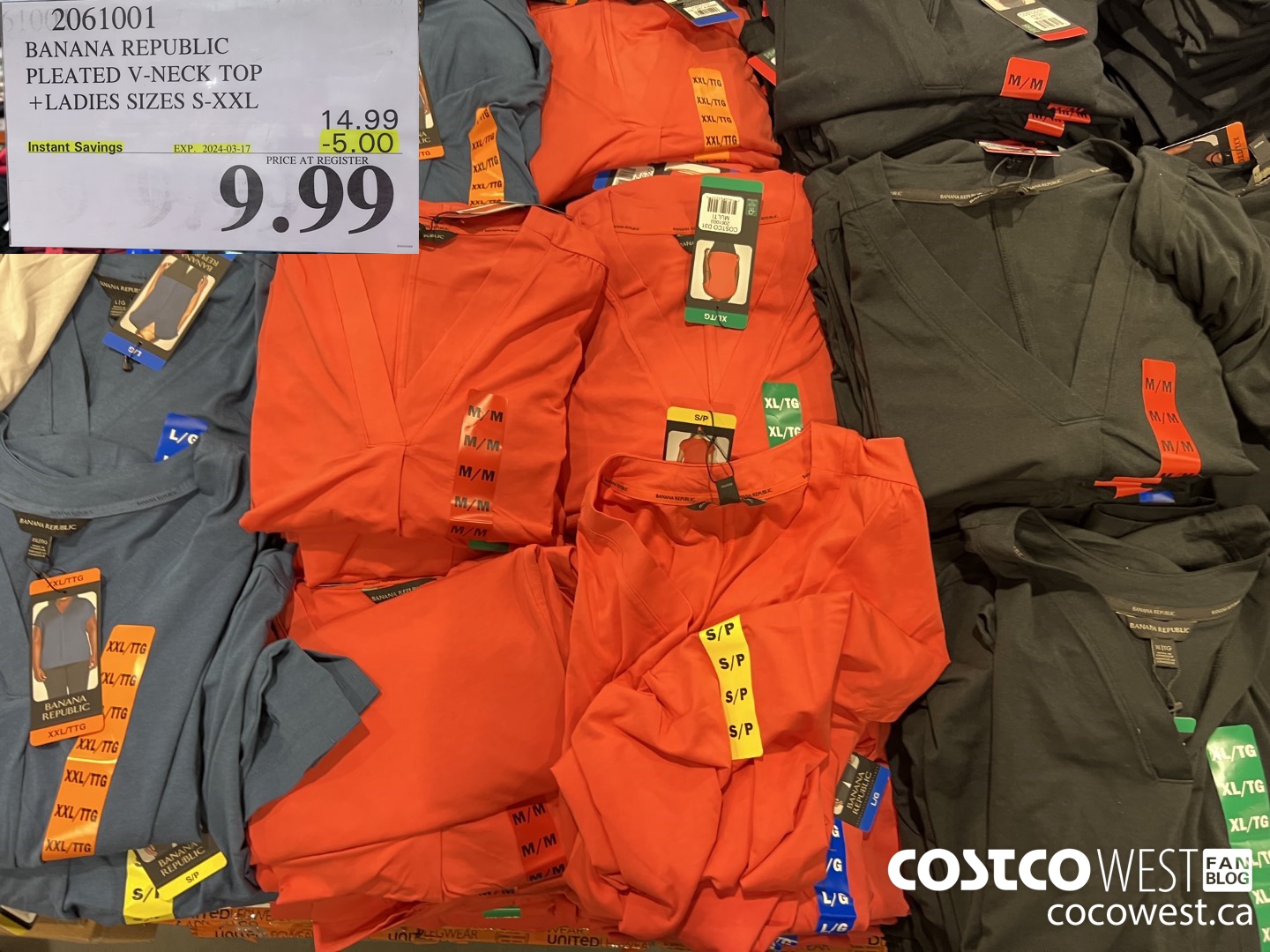 2061001 BANANA REPUBLIC PLEATED V-NECK TOP LADIES SIZES S-XXL ($5.00 INSTANT SAVINGS EXPIRES ON 2024-03-17) $9.99