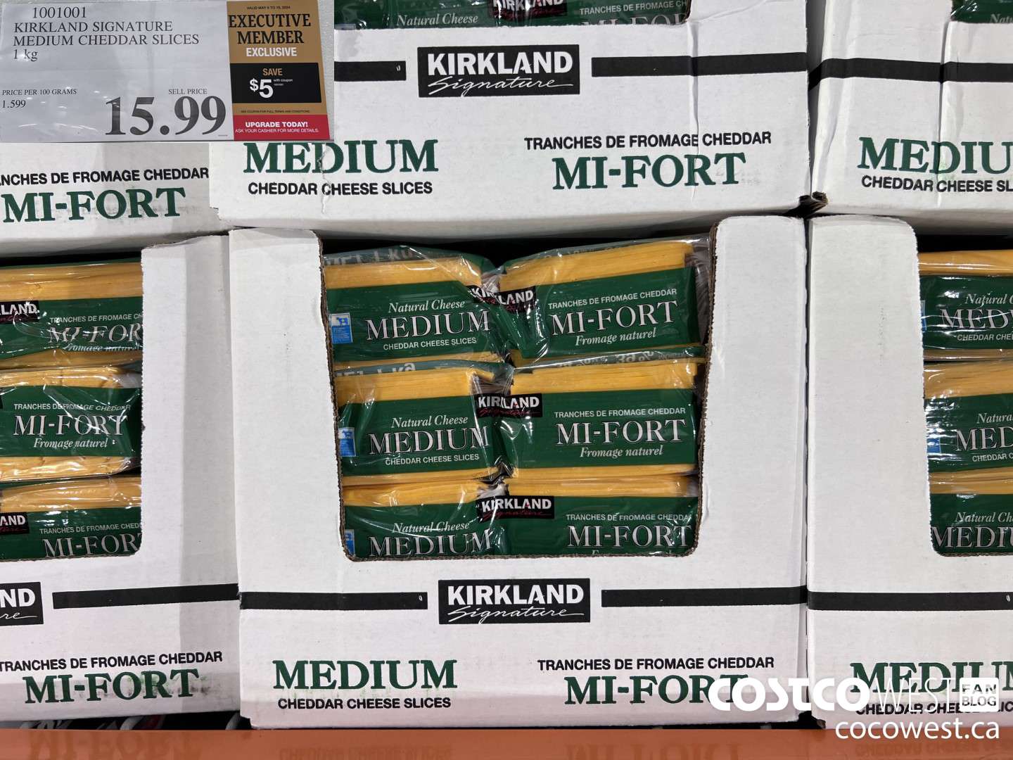 1001001 KIRKLAND SIGNATURE MEDIUM CHEDDAR SLICES 1 kg ($5.00 INSTANT SAVINGS EXPIRES ON 2024-05-19) $10.99