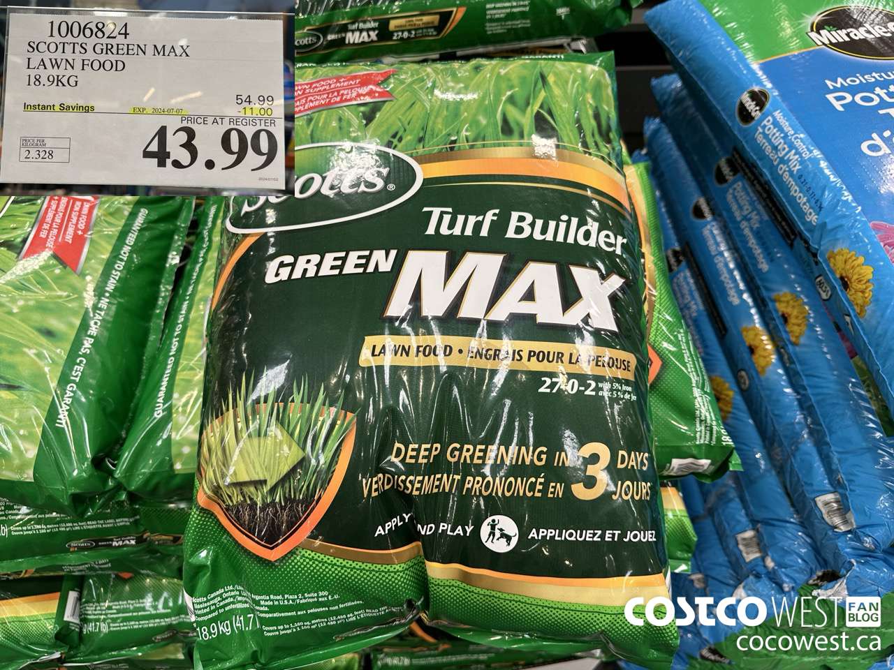 1006824 SCOTTS GREEN MAX LAWN FOOD 18.9KG ($11.00 INSTANT SAVINGS EXPIRES ON 2024-07-07) $43.99