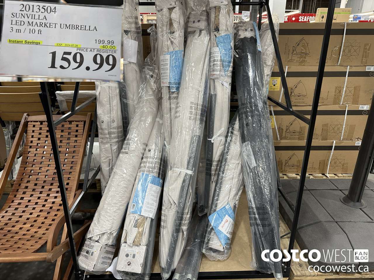 2013504 SUNVILLA LED MARKET UMBRELLA 3M / 10FT ($40.00 INSTANT SAVINGS EXPIRES ON 2024-07-28) $159.99